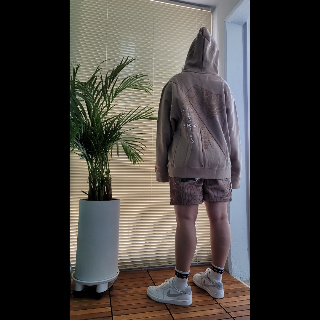 Jordan 1 Low OG Neutral Grey, Jordan x Travis Scott Pool Shorts - Asia 착용 스타일