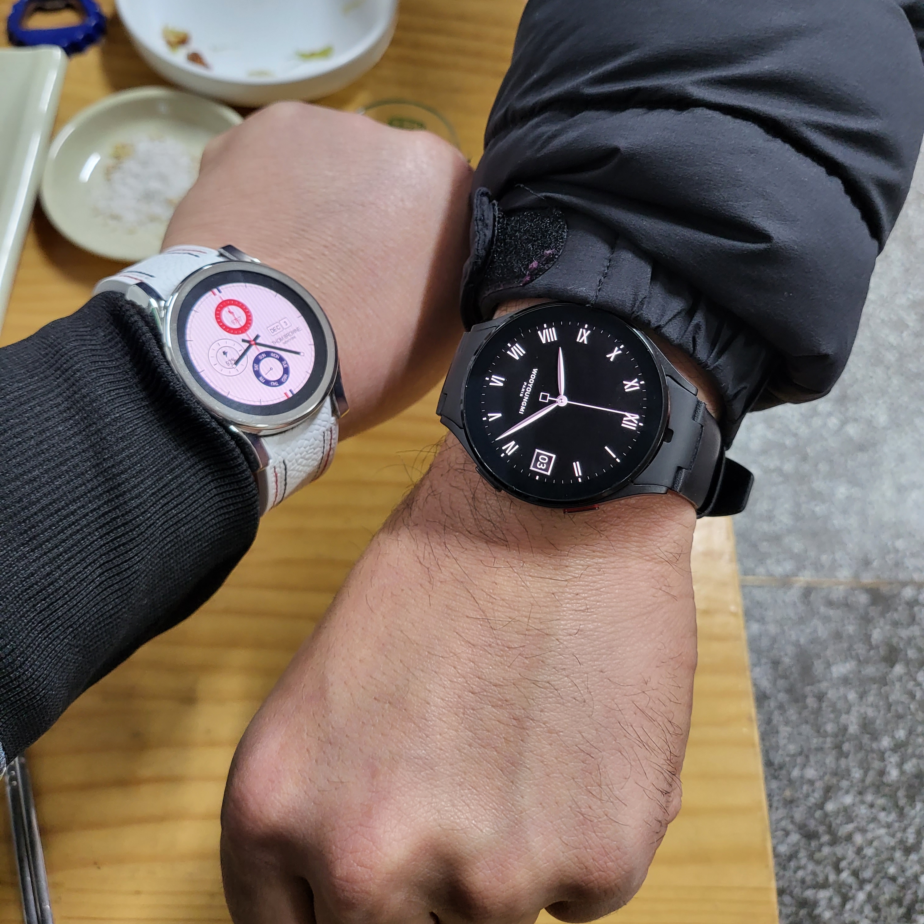 Samsung Galaxy Watch4 44mm Wooyoungmi Edition (Korean Ver.), Samsung Galaxy Watch4 Classic Thom Browne Edition (Korean Ver.) 착용 스타일 - 1