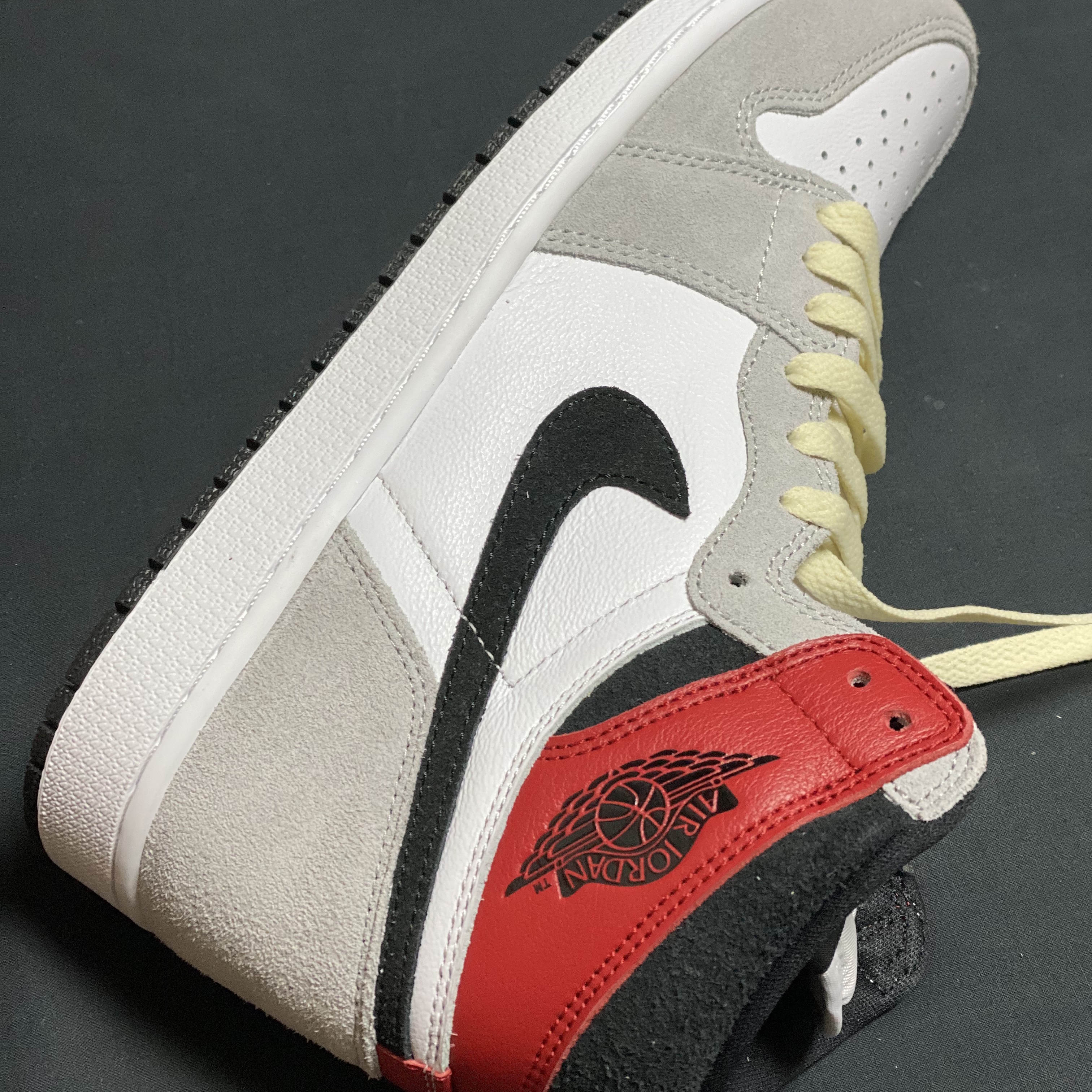 Jordan 1 Retro High OG Light Smoke Grey 착용 스타일