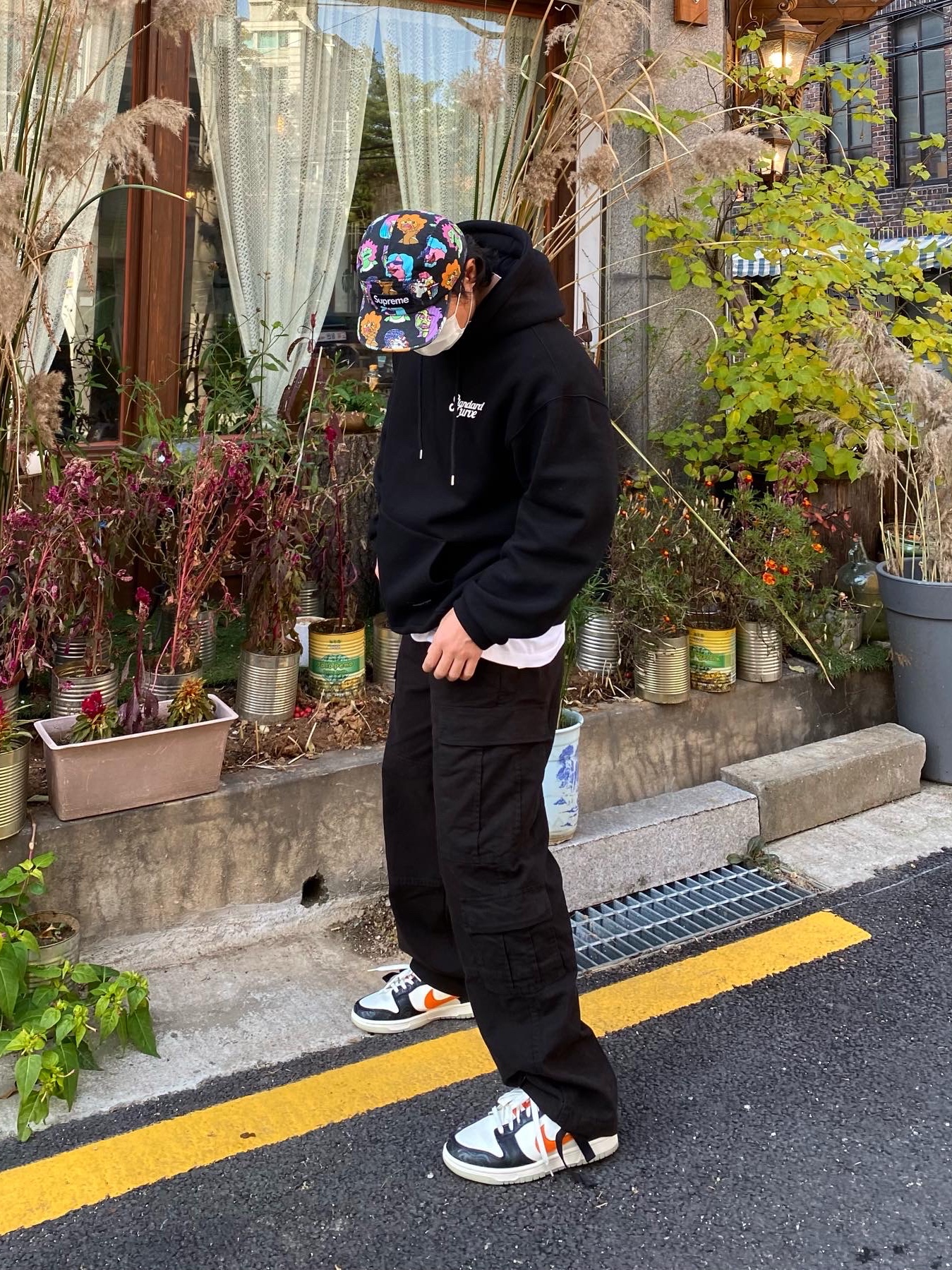 Stussy Surplus Cargo Pants Black, Nike Dunk Low Retro PRM Halloween 착용 스타일