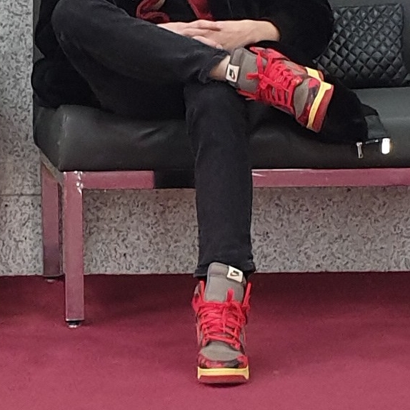 Nike Dunk High 1985 SP Red Acid Wash 착용 스타일 - 3