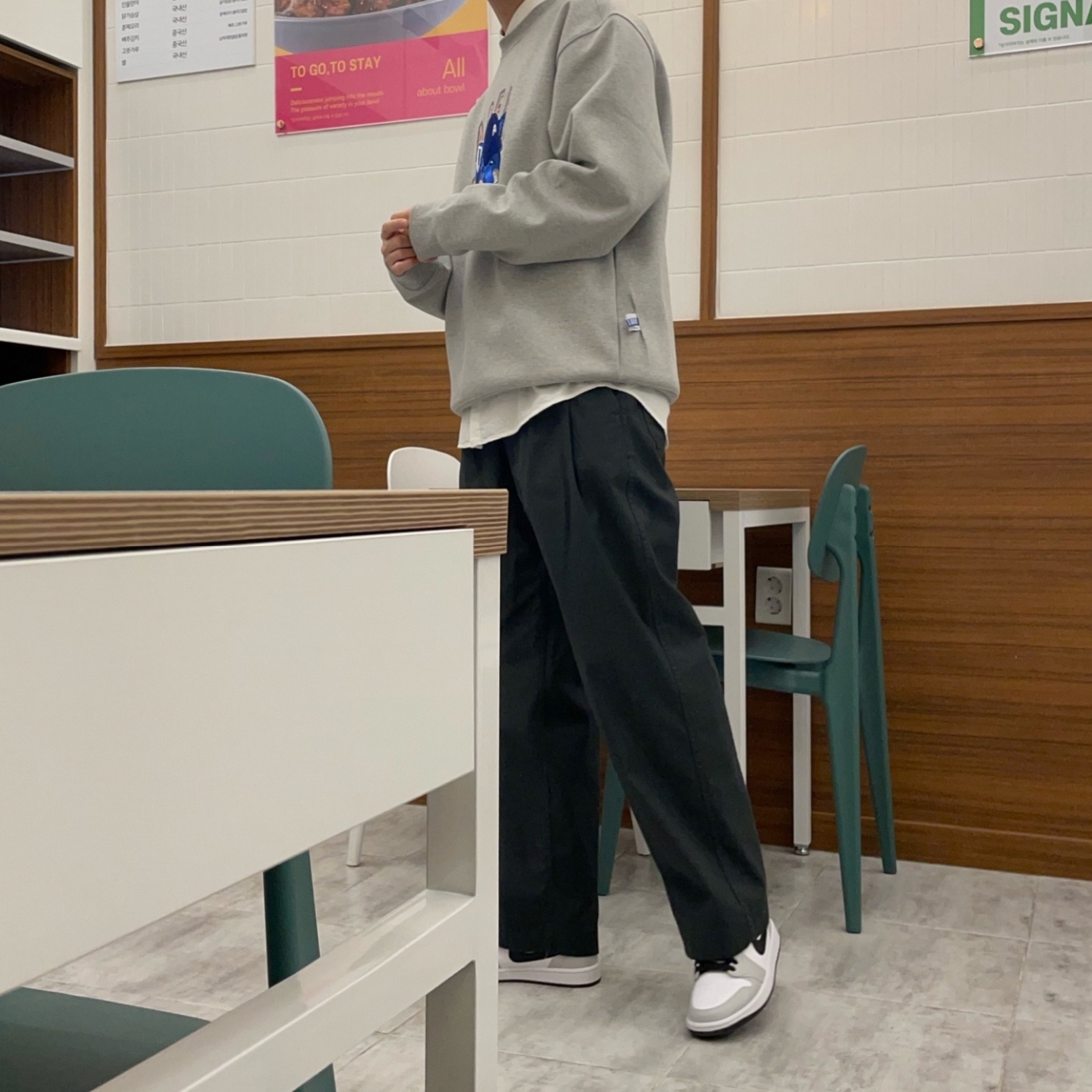 Maison Kitsune x Ader Error The Bluest Fox Sweatshirt Grey, (W) Jordan 1 Mid Grey Fog 착용 스타일