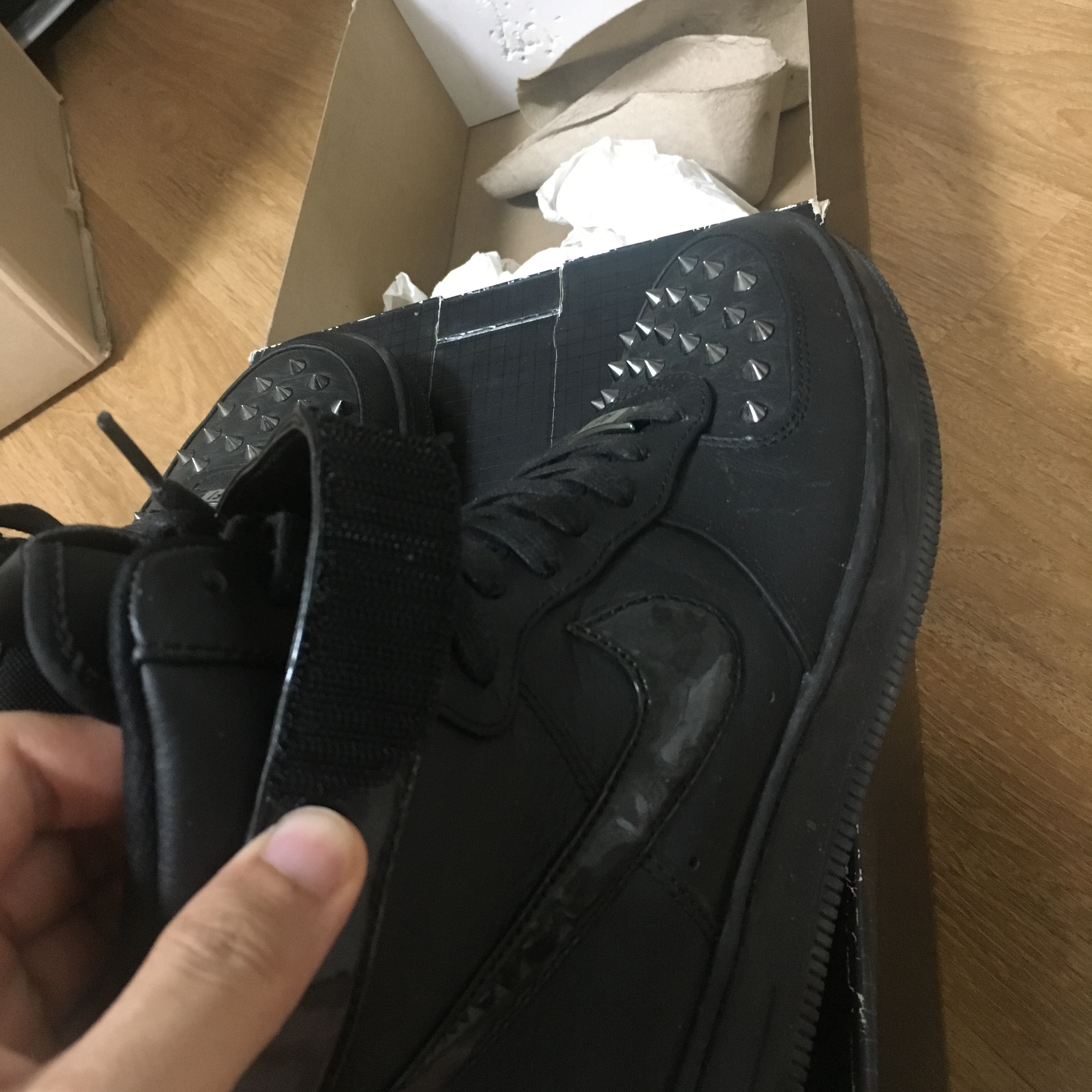 Nike Air Force 1 Downtown High Spike Black 착용 스타일 - 2