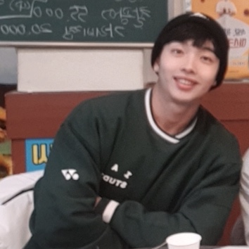 IAB Studio x Yonex Sweatshirt Green 착용 스타일
