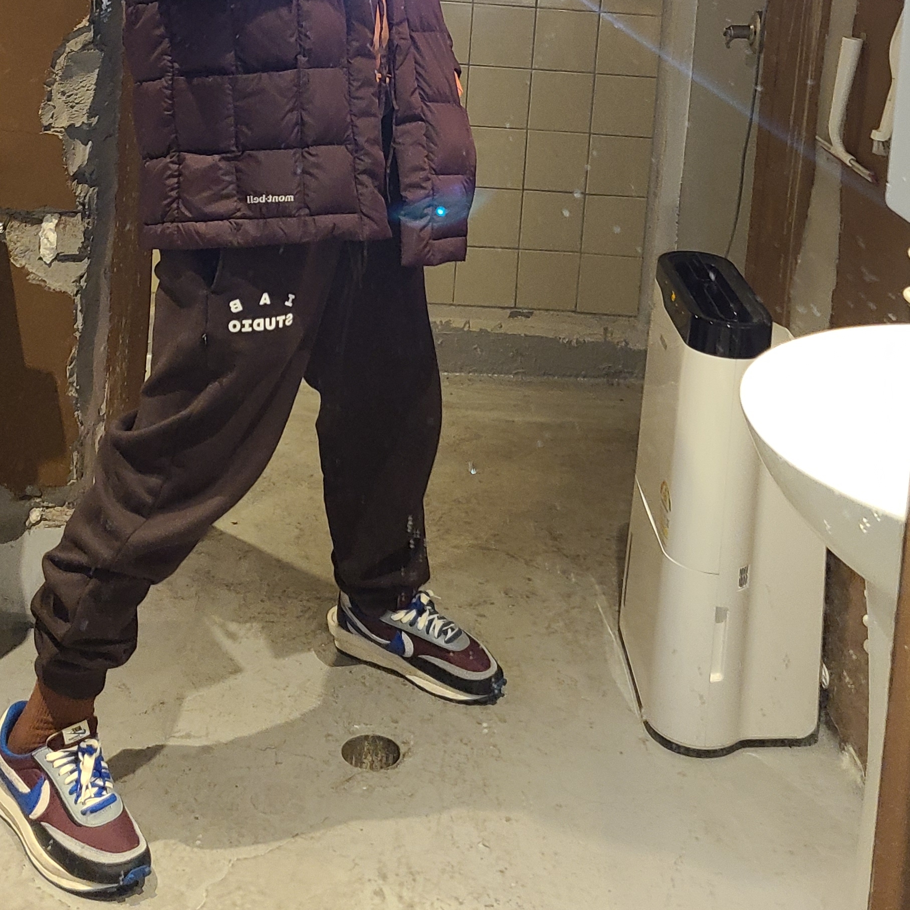 IAB Studio Sweatpants Brown, Nike x Sacai x Undercover LDWaffle Night Maroon Team Royal 착용 스타일