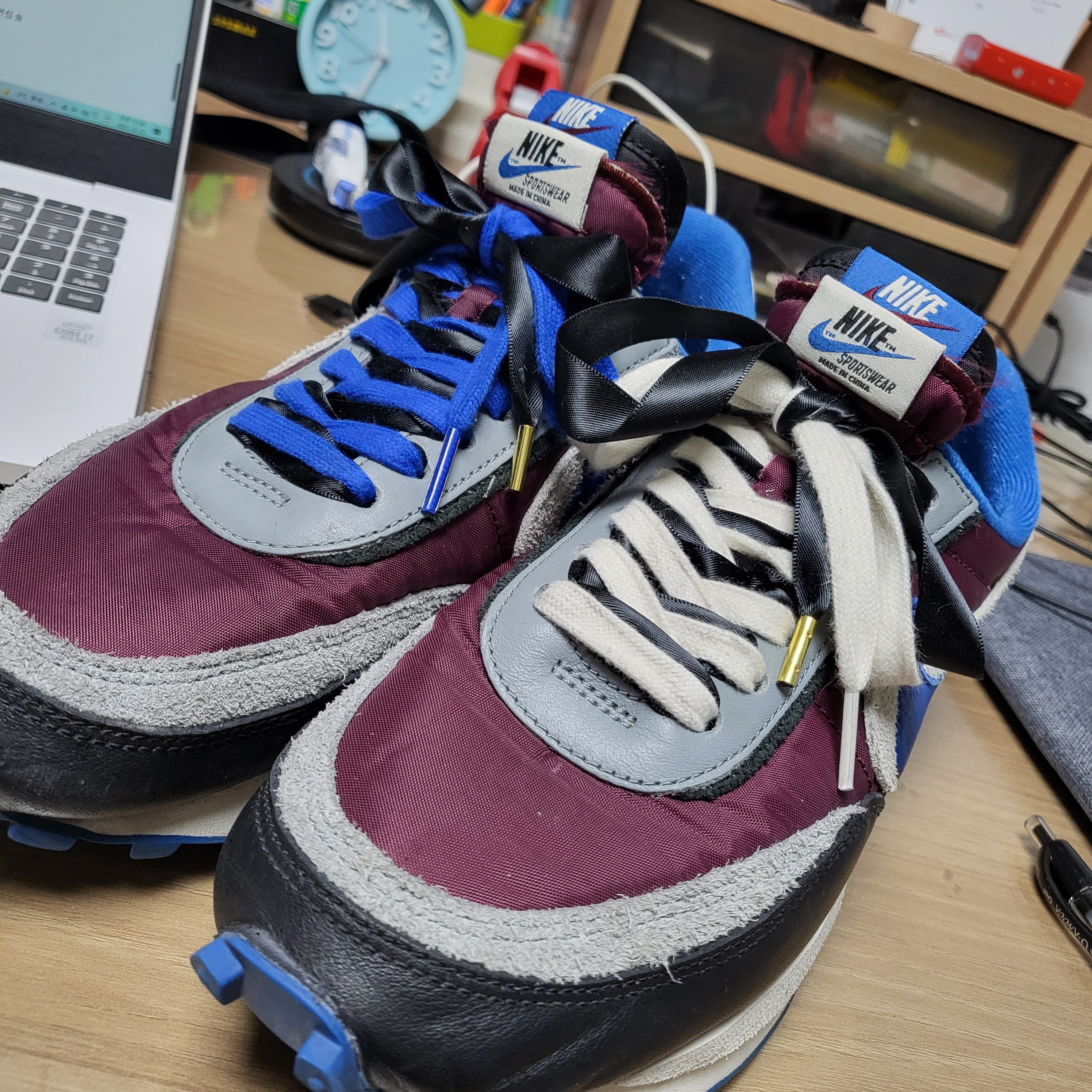 Nike x Sacai x Undercover LDWaffle Night Maroon Team Royal 착용 스타일