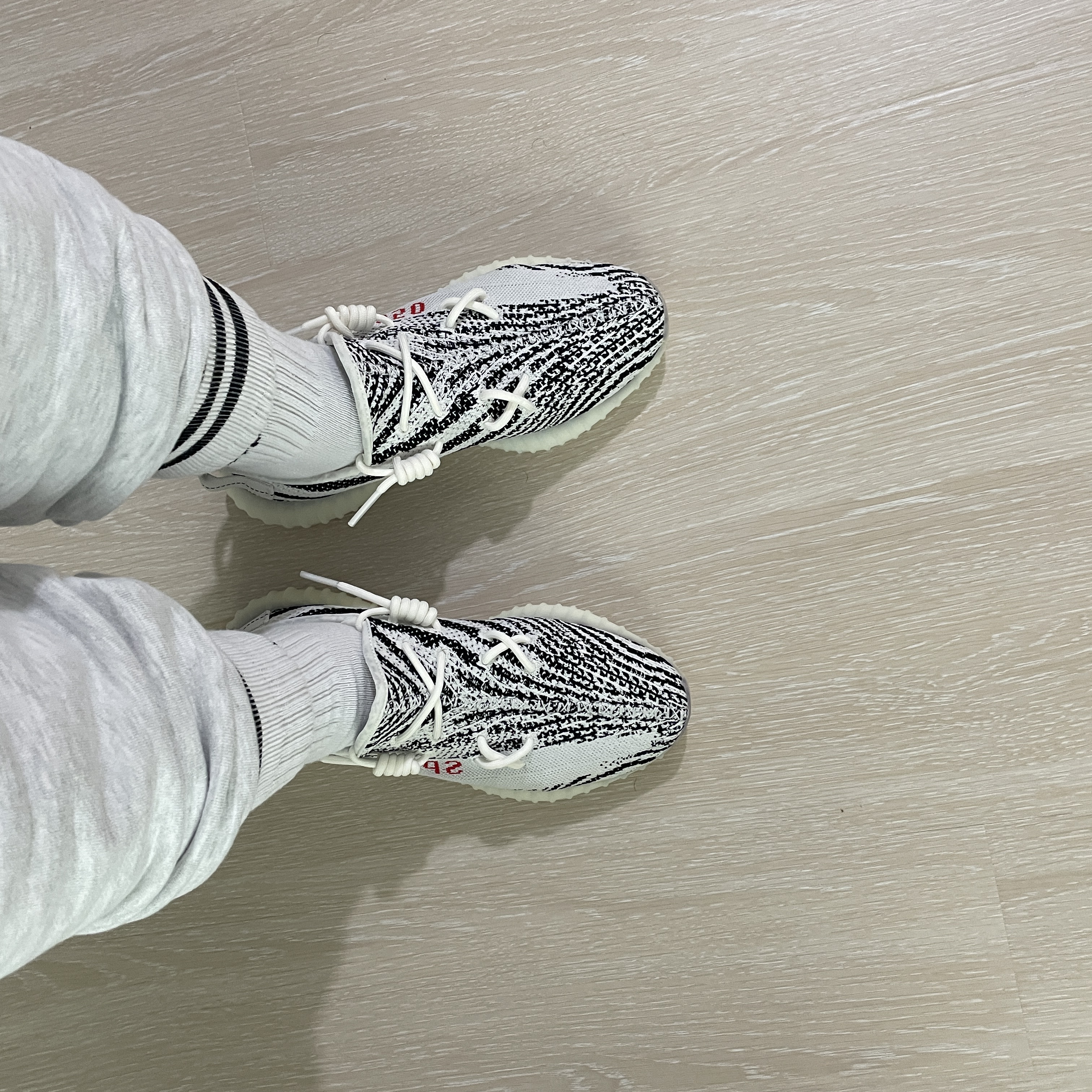 Adidas Yeezy Boost 350 V2 Zebra 2017/2019/2020 착용 스타일