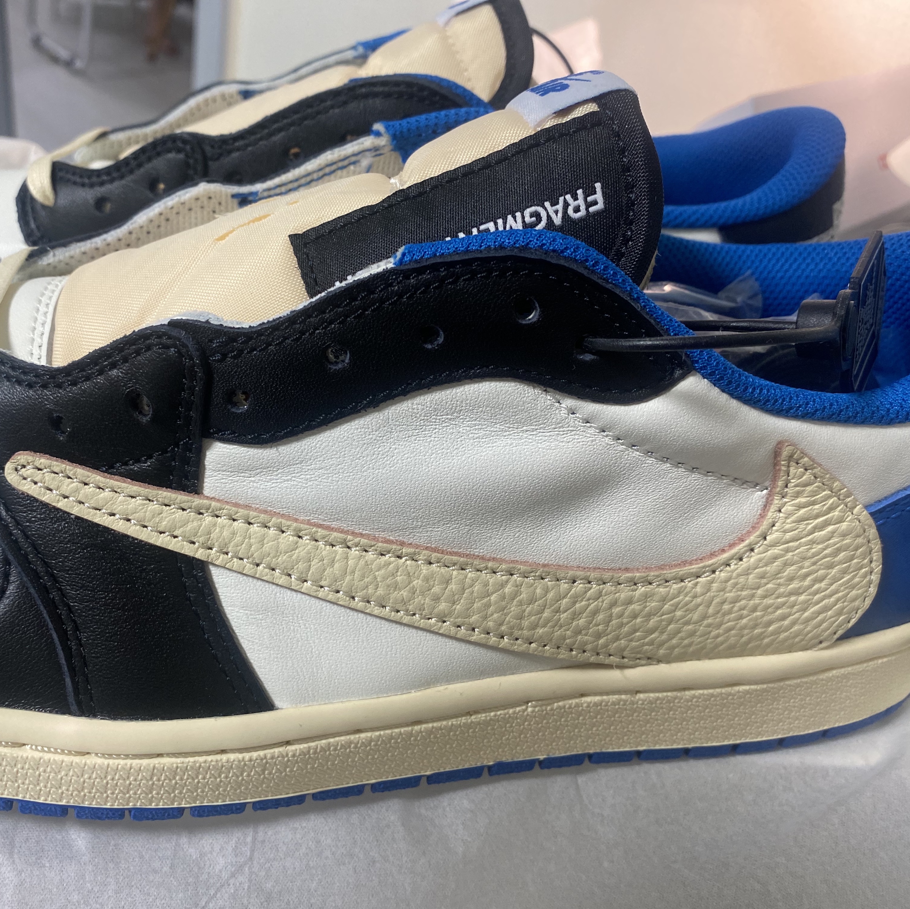 Jordan 1 x Travis Scott x Fragment Retro Low OG SP Military Blue 착용 스타일