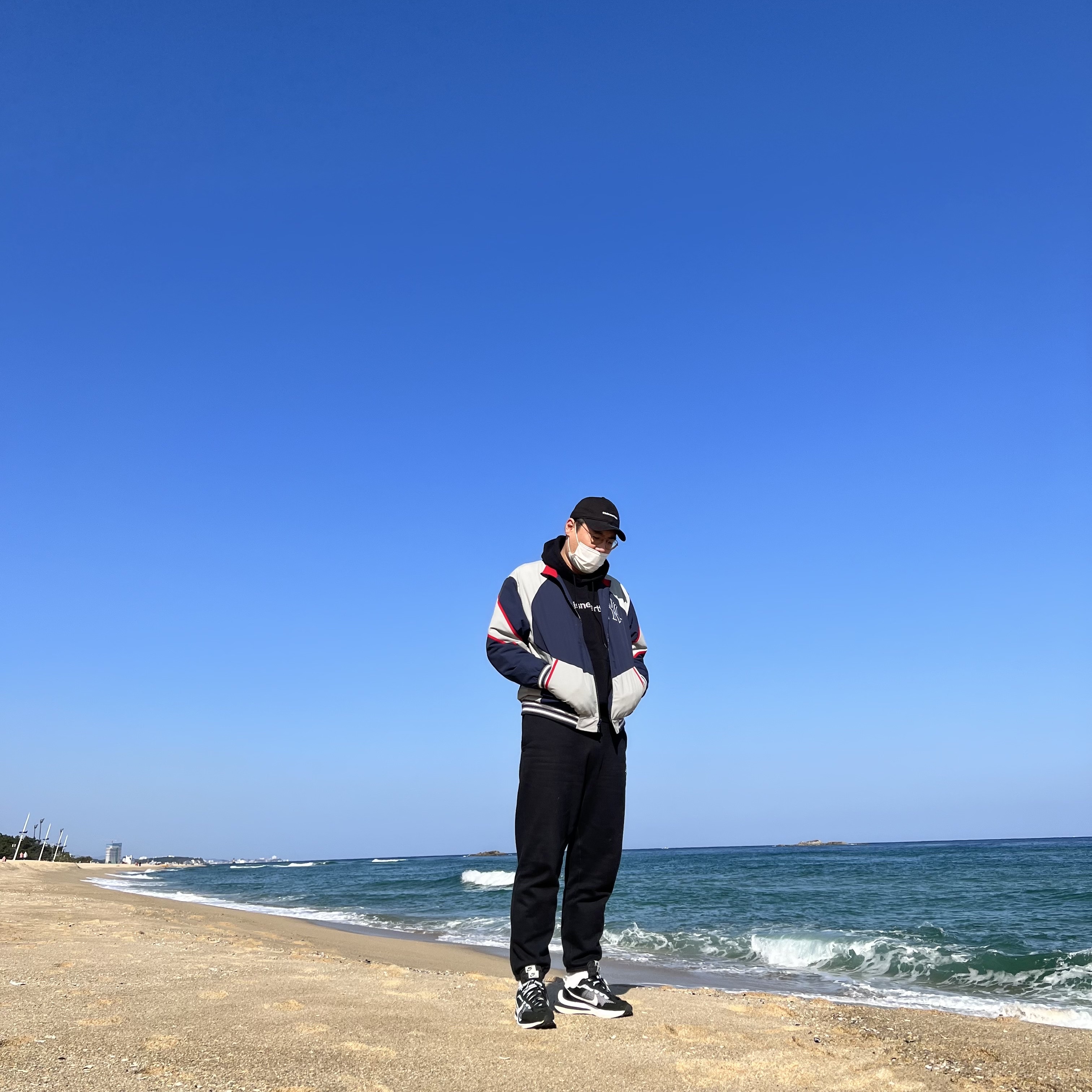Nike x Sacai VaporWaffle Black White, Supreme x New York Yankees Track Jacket Navy - 21FW 착용 스타일