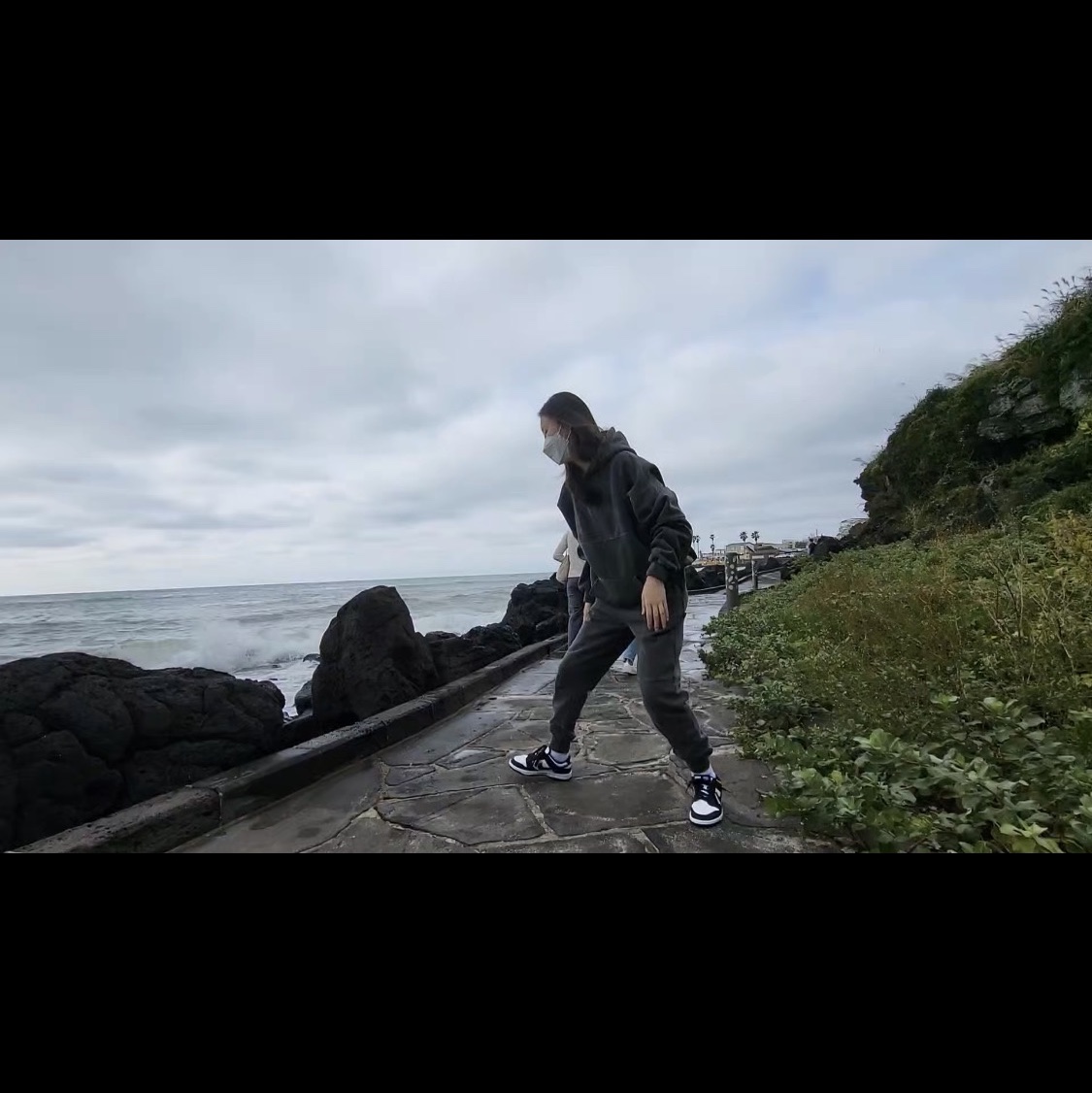 IAB Studio Blocked Pigment Hoodie Black, IAB Studio Blocked Pigment Sweatpants Black 착용 스타일
