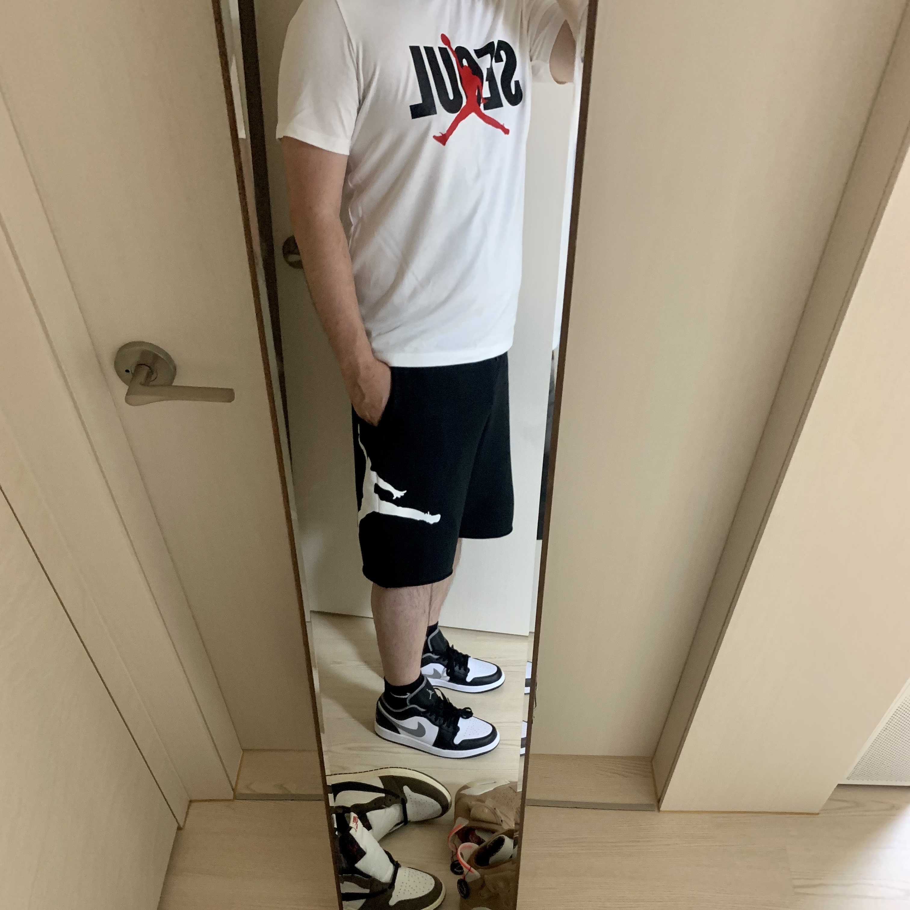 Jordan 1 x Travis Scott Retro High OG SP Mocha, Jordan 6 x Travis Scott Retro SP British Khaki 착용 스타일