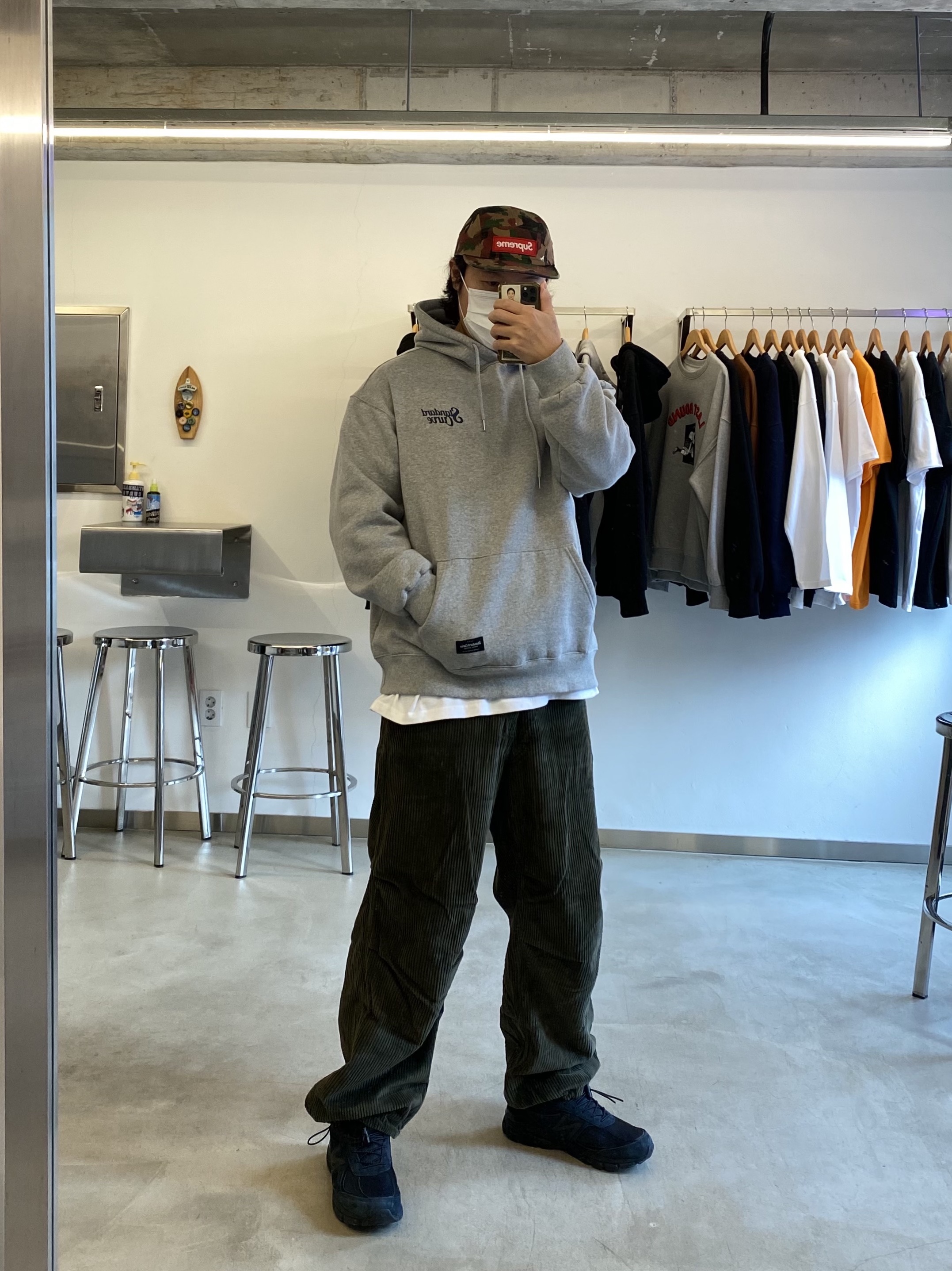 New Balance x JJJJound 990v4 Navy 착용 스타일 - 1