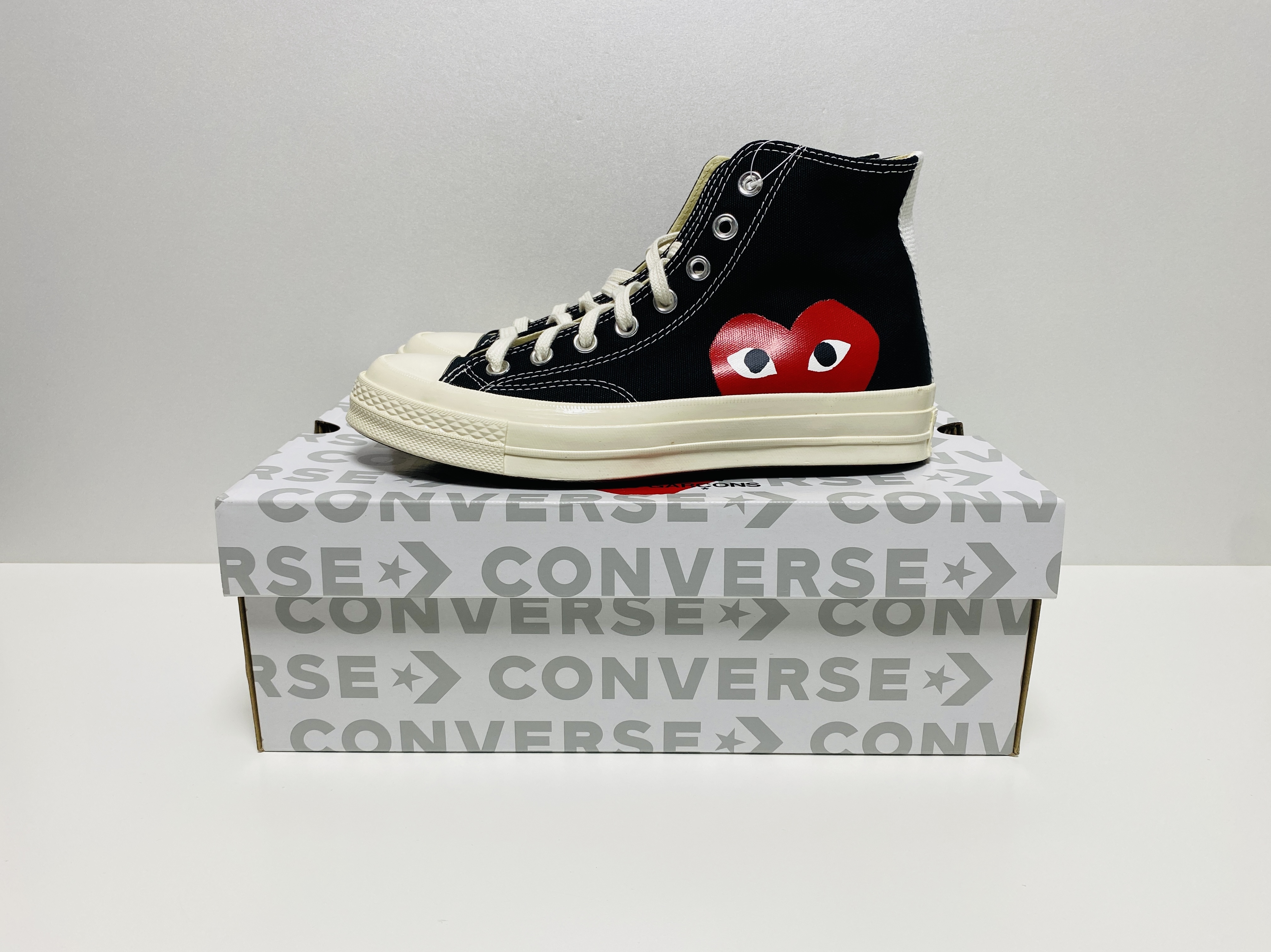 Converse x Play Comme des Garcons Chuck 70 Hi Black 착용 스타일 - 1