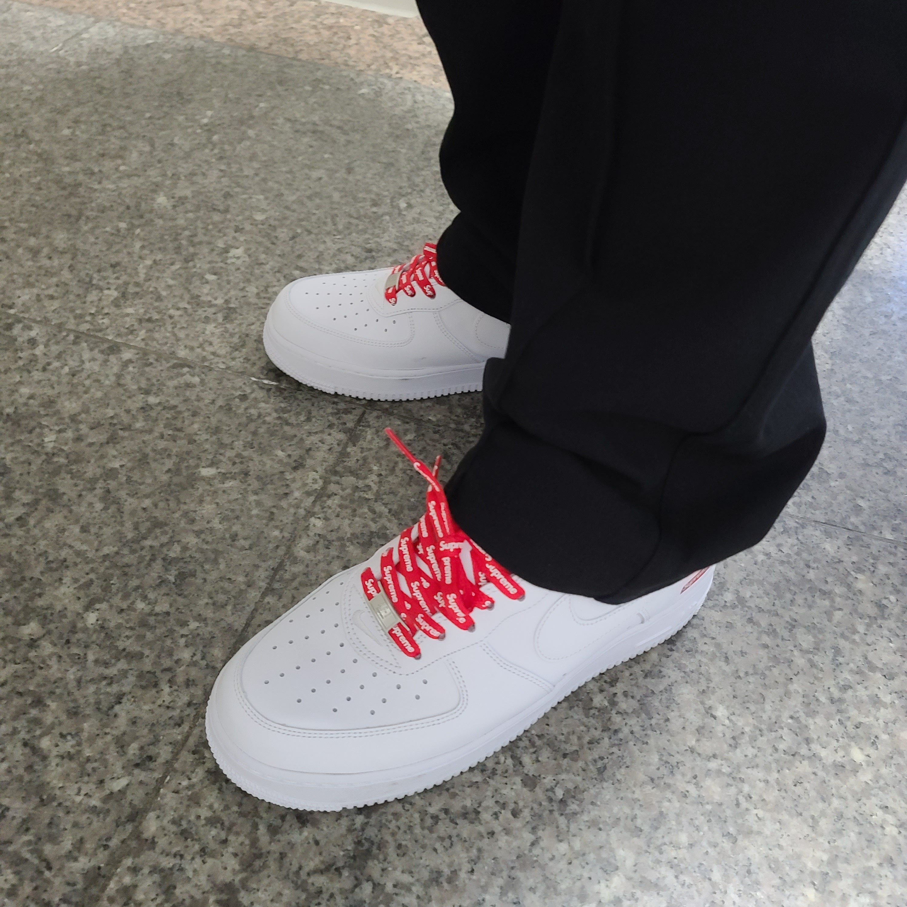 Nike x Supreme Air Force 1 Low White 착용 스타일