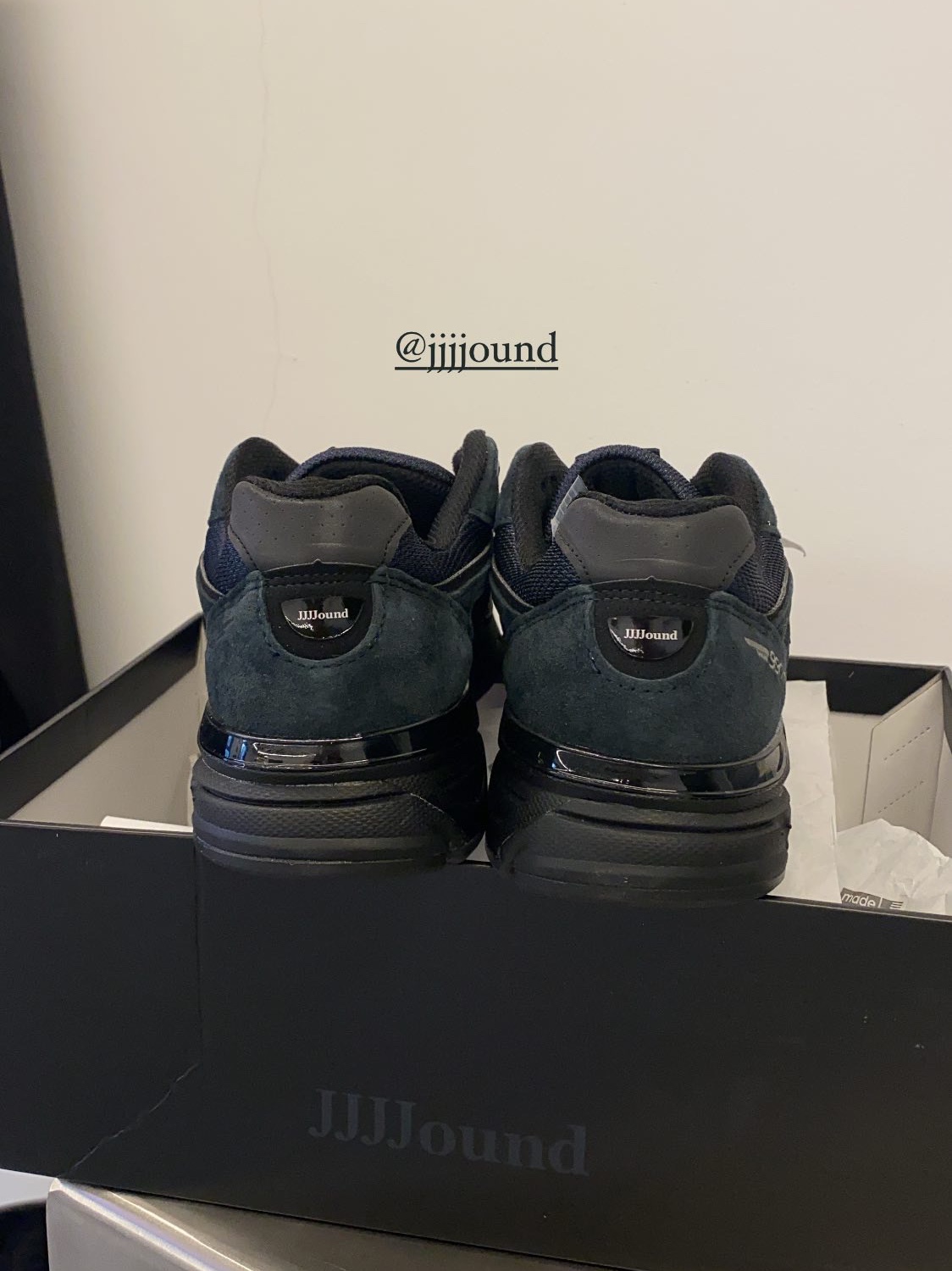 New Balance x JJJJound 990v4 Navy 착용 스타일 - 3