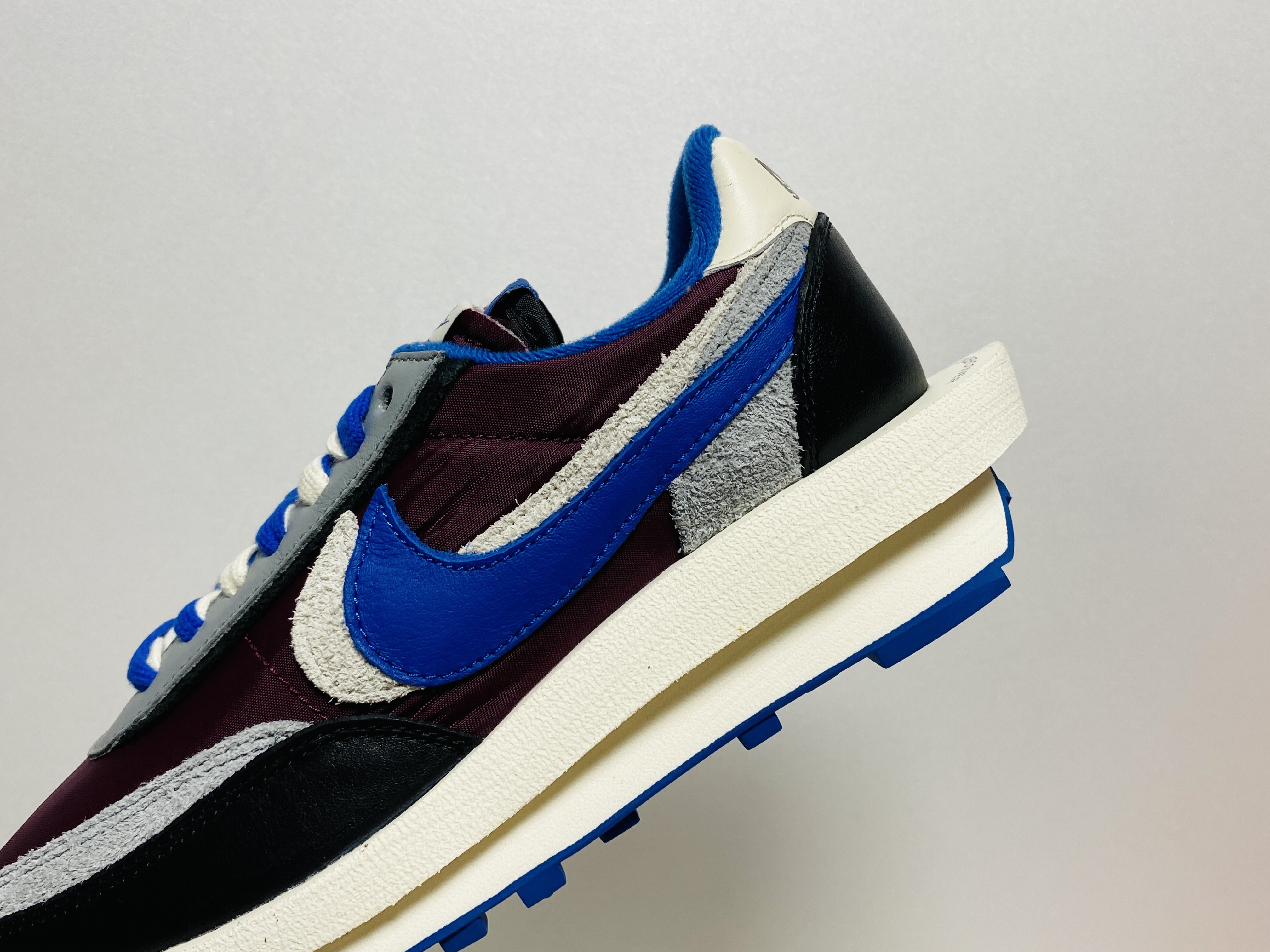 Nike x Sacai x Undercover LDWaffle Night Maroon Team Royal 착용 스타일 - 3
