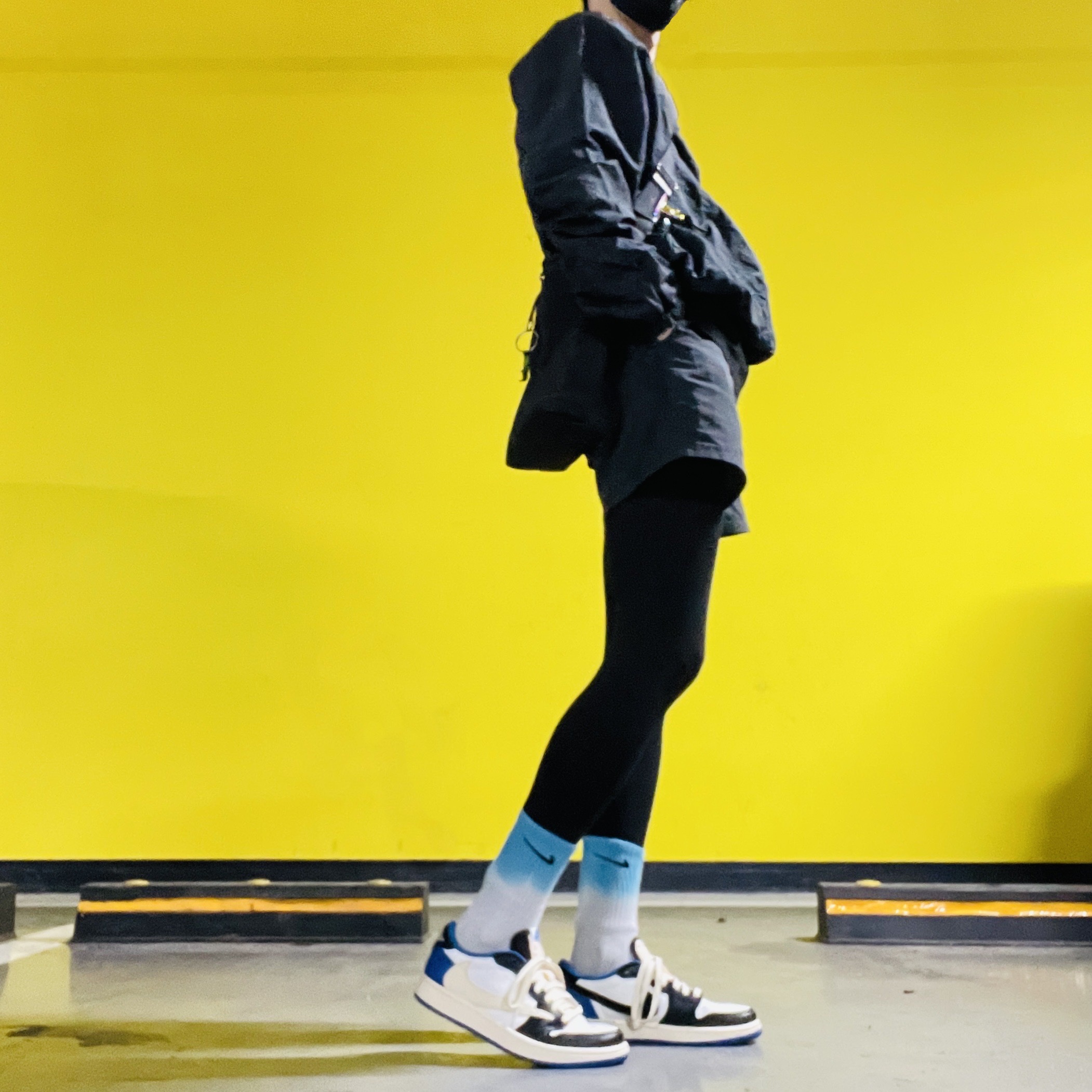 Jordan 1 x Travis Scott x Fragment Retro Low OG SP Military Blue, Nike x Drake Nocta Essential Hoodie Black - Asia 착용 스타일 - 2
