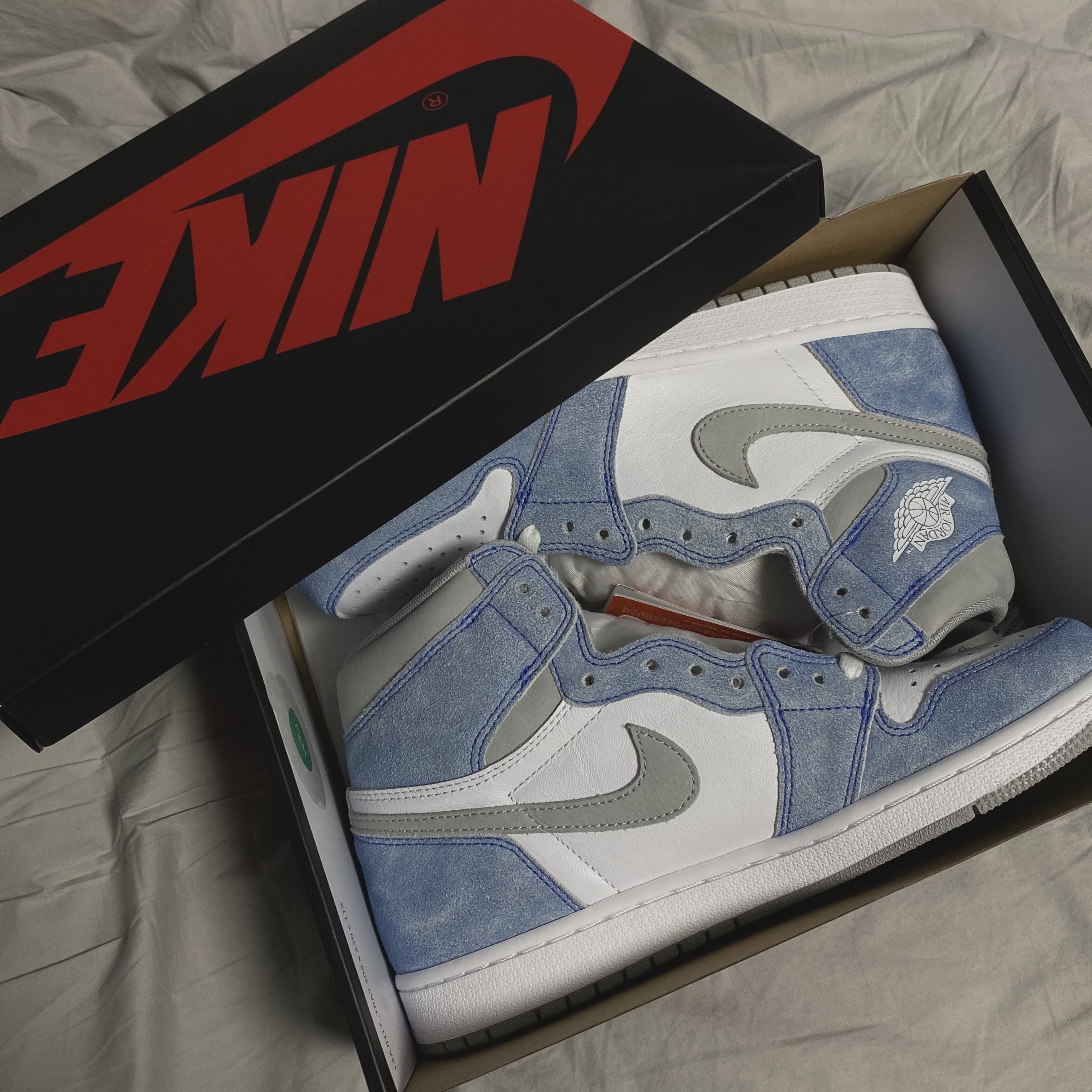 Jordan 1 Retro High OG Hyper Royal 착용 스타일