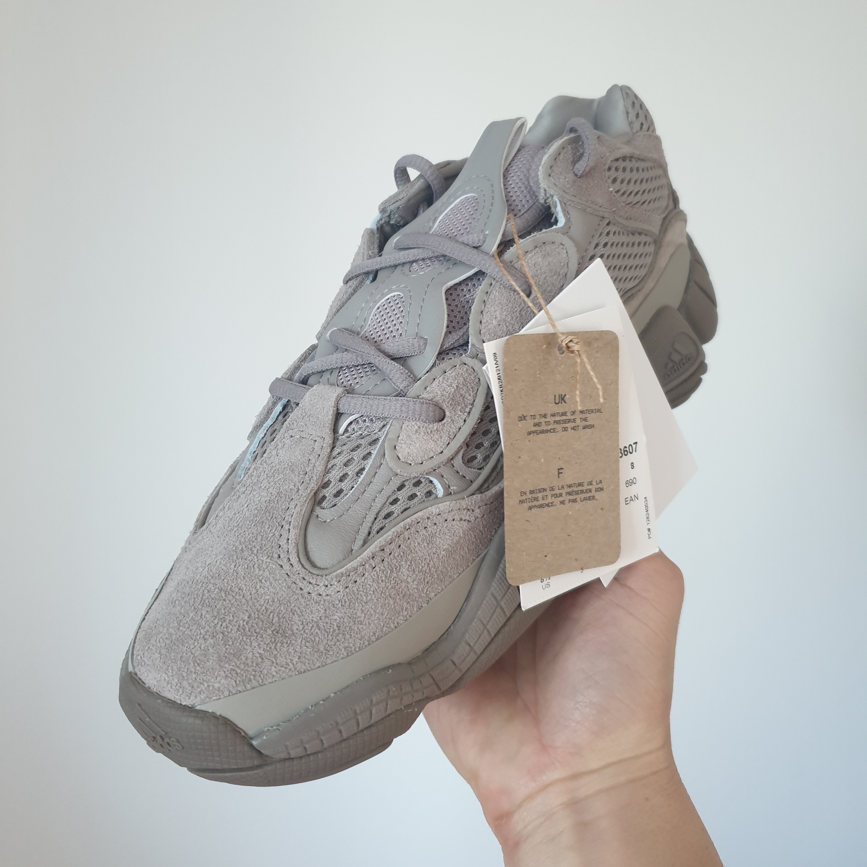 Adidas Yeezy 500 Ash Grey 착용 스타일 - 1
