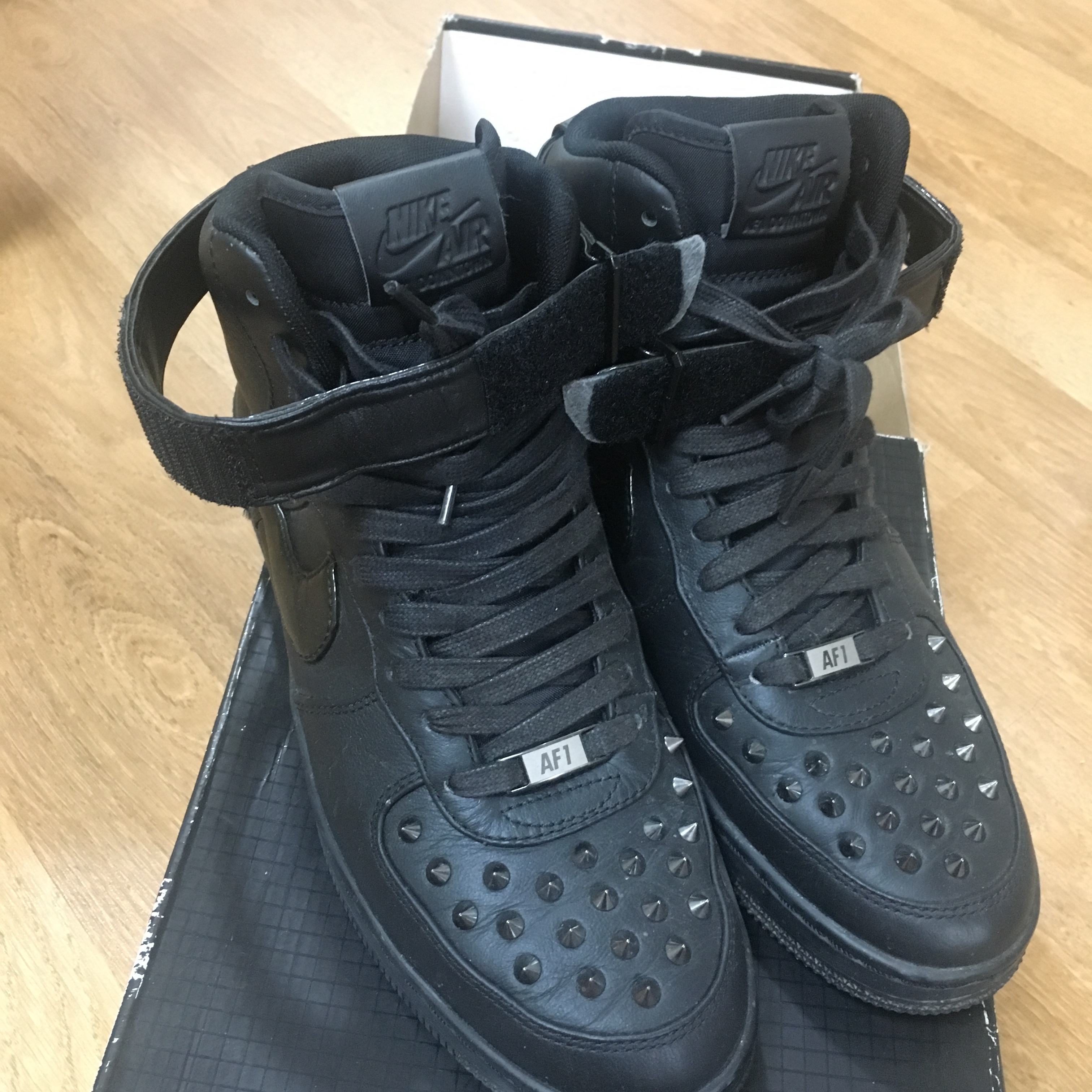 Nike Air Force 1 Downtown High Spike Black 착용 스타일 - 5
