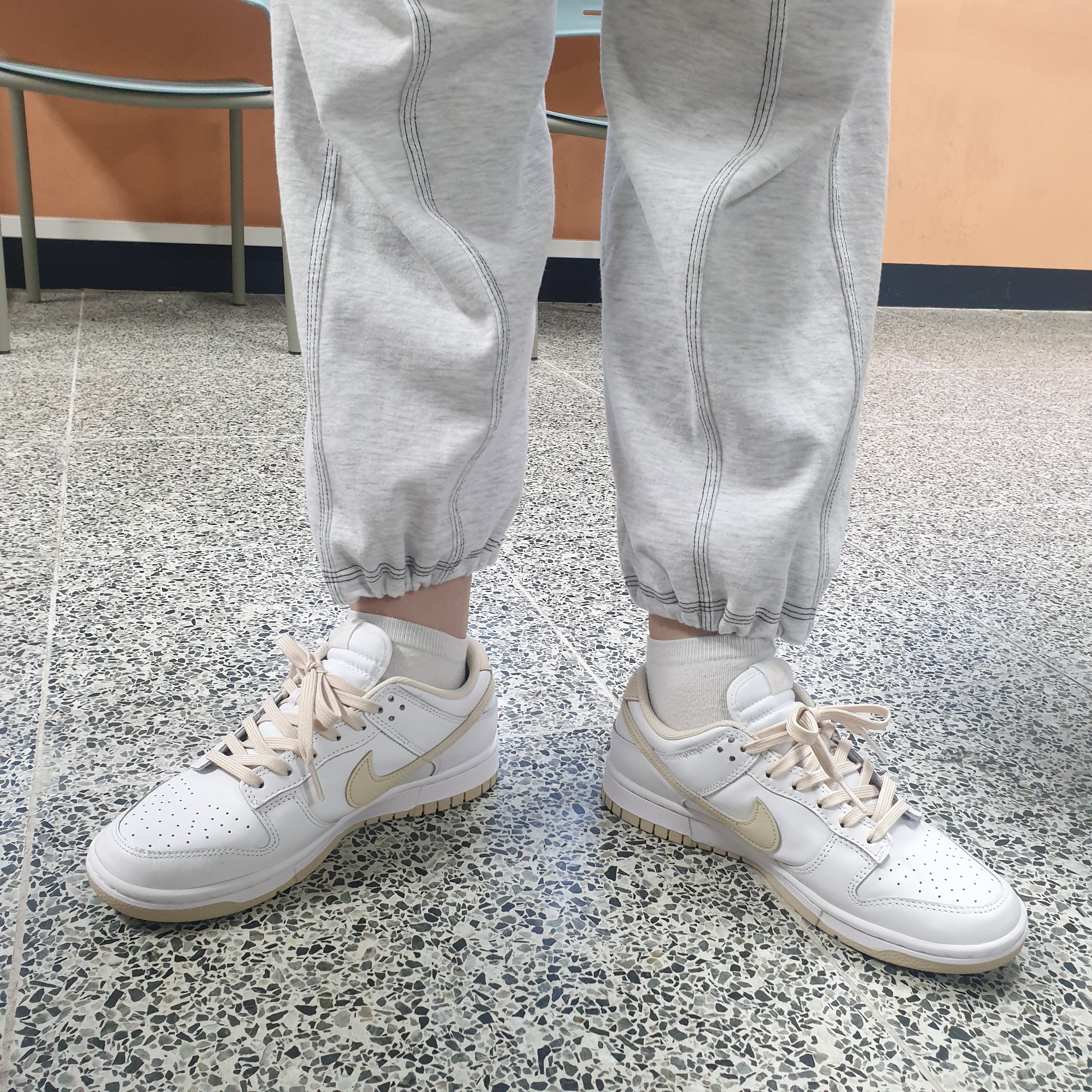(W) Nike Dunk Low Pearl White 착용 스타일 - 2