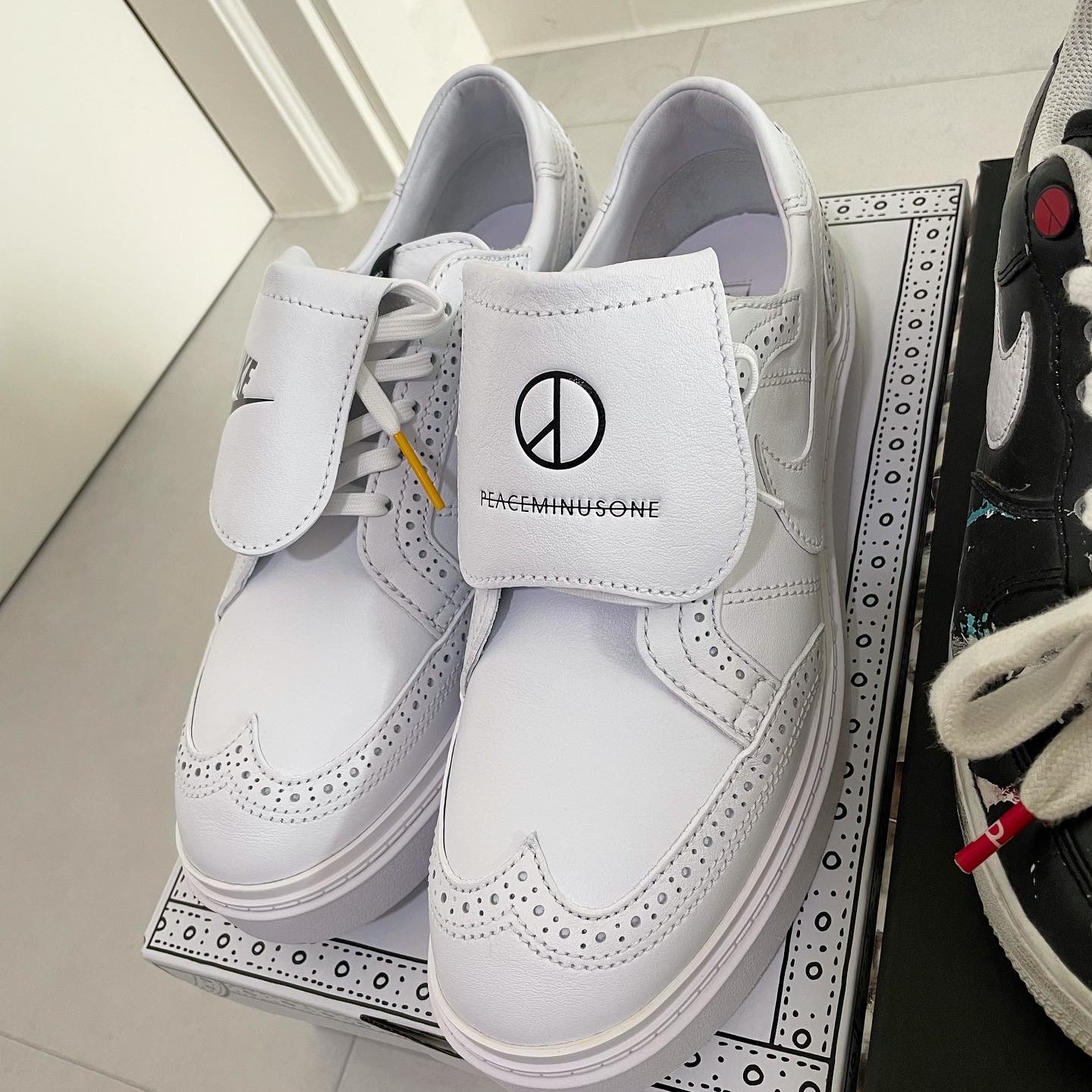 Nike x Peaceminusone Kwondo1 White, Nike x Peaceminusone Air Force 1 Low Para-Noise 착용 스타일 - 1