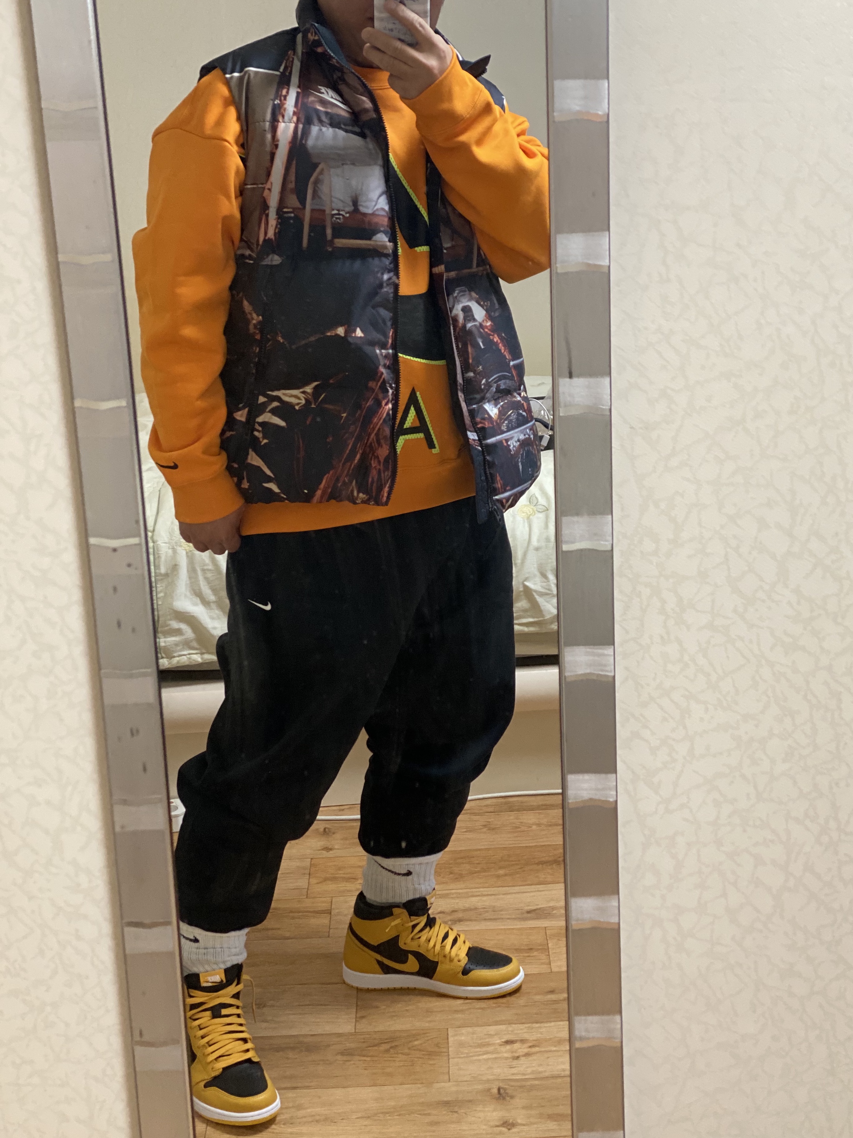Jordan 1 Retro High OG Pollen, Nike x Kim Jones Fleece Crew Circuit Orange - US/EU 착용 스타일
