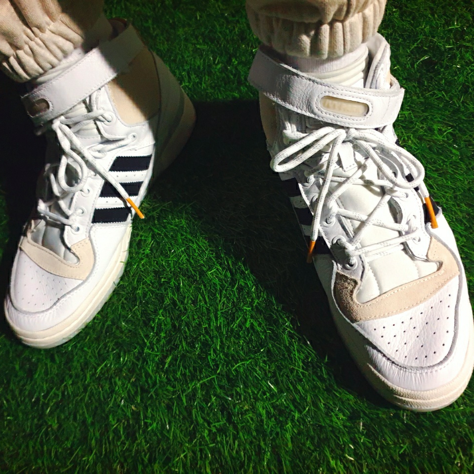 Adidas x Beyonce Ivy Park Forum Mid White Mesa 착용 스타일 - 4