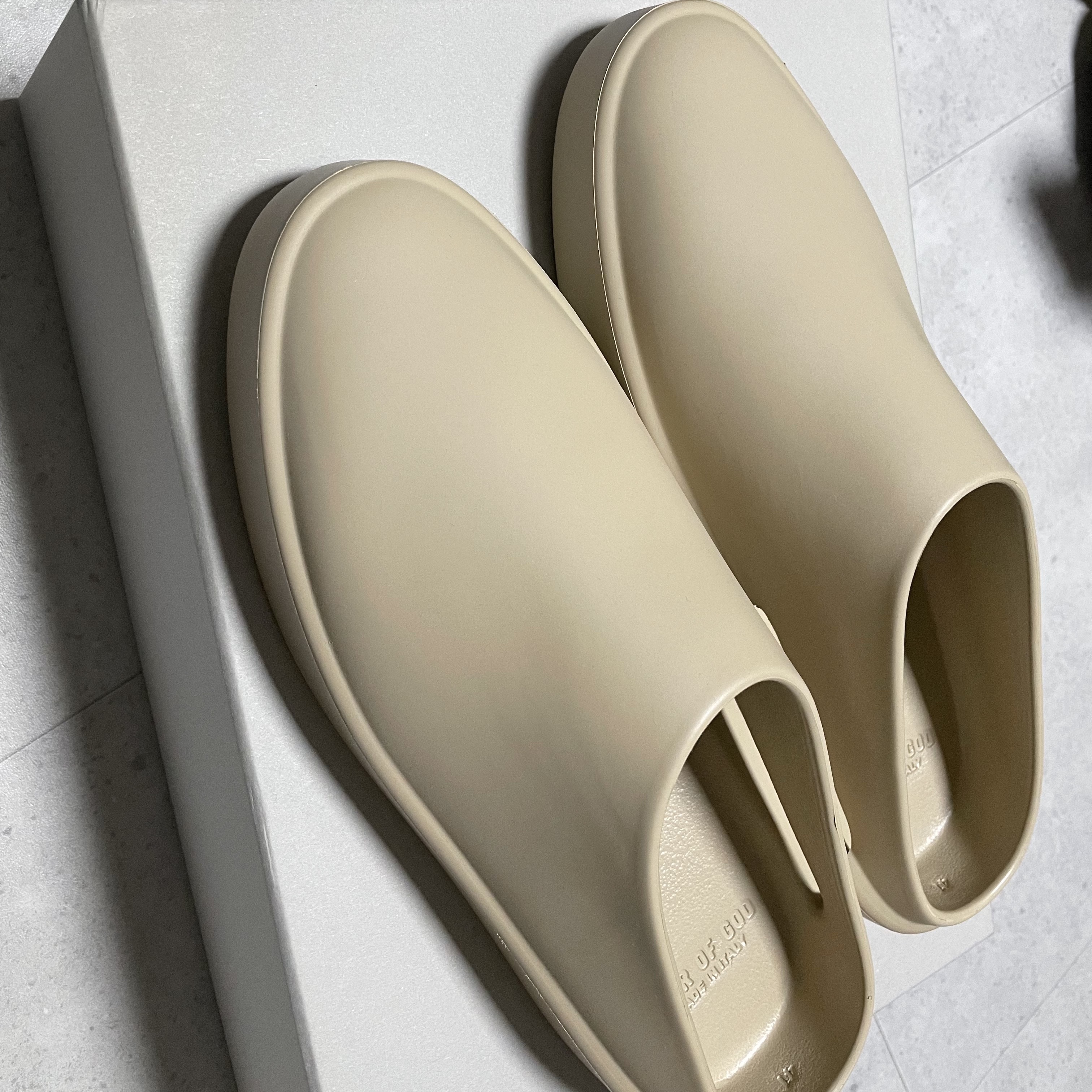 Fear of God The California Almond 착용 스타일