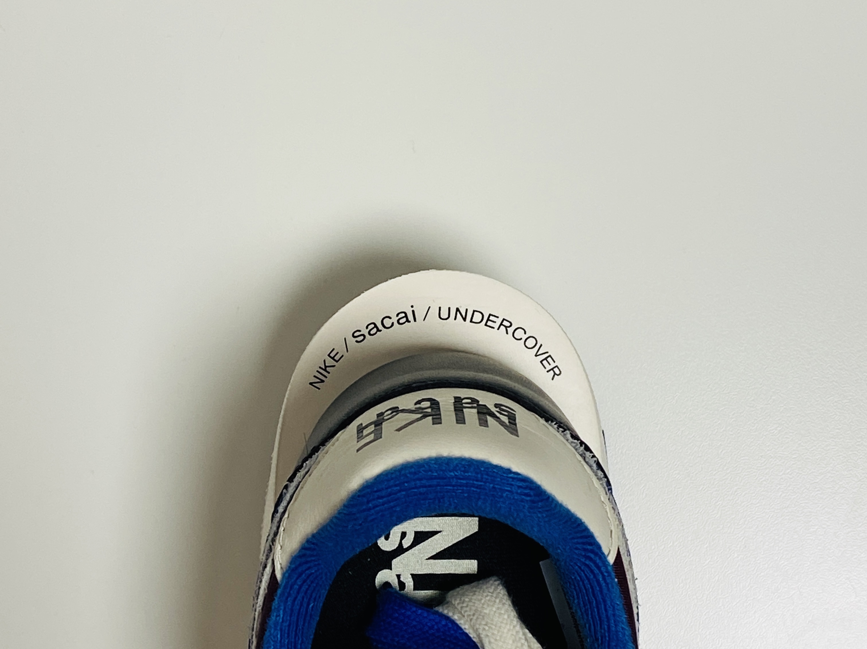 Nike x Sacai x Undercover LDWaffle Night Maroon Team Royal 착용 스타일 - 4
