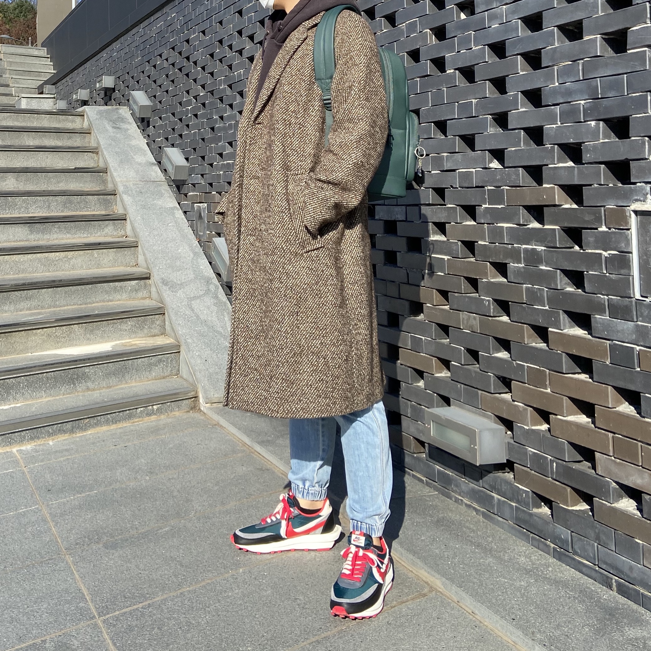 Nike x Sacai x Undercover LDWaffle Midnight Spruce University Red 착용 스타일