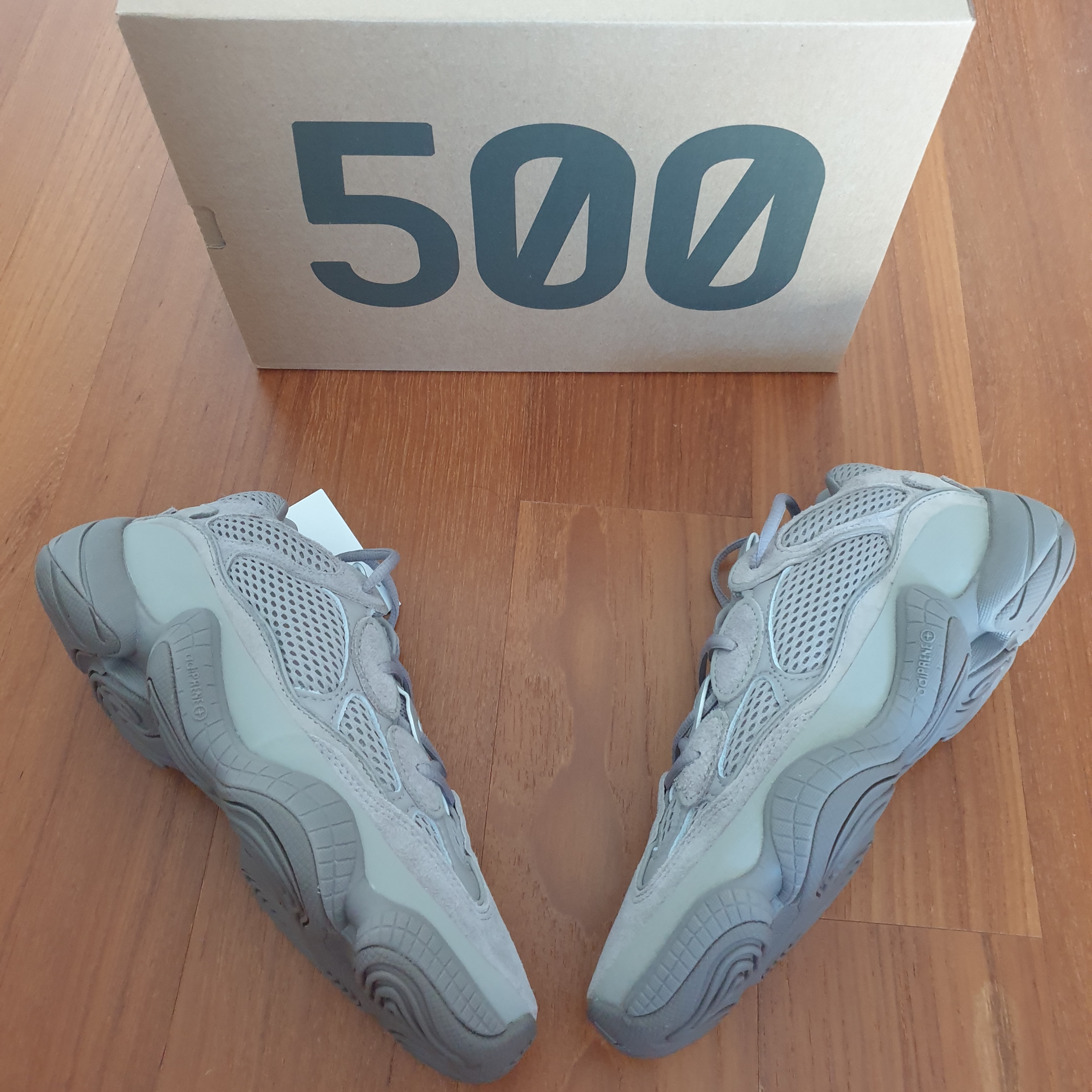 Adidas Yeezy 500 Ash Grey 착용 스타일 - 2