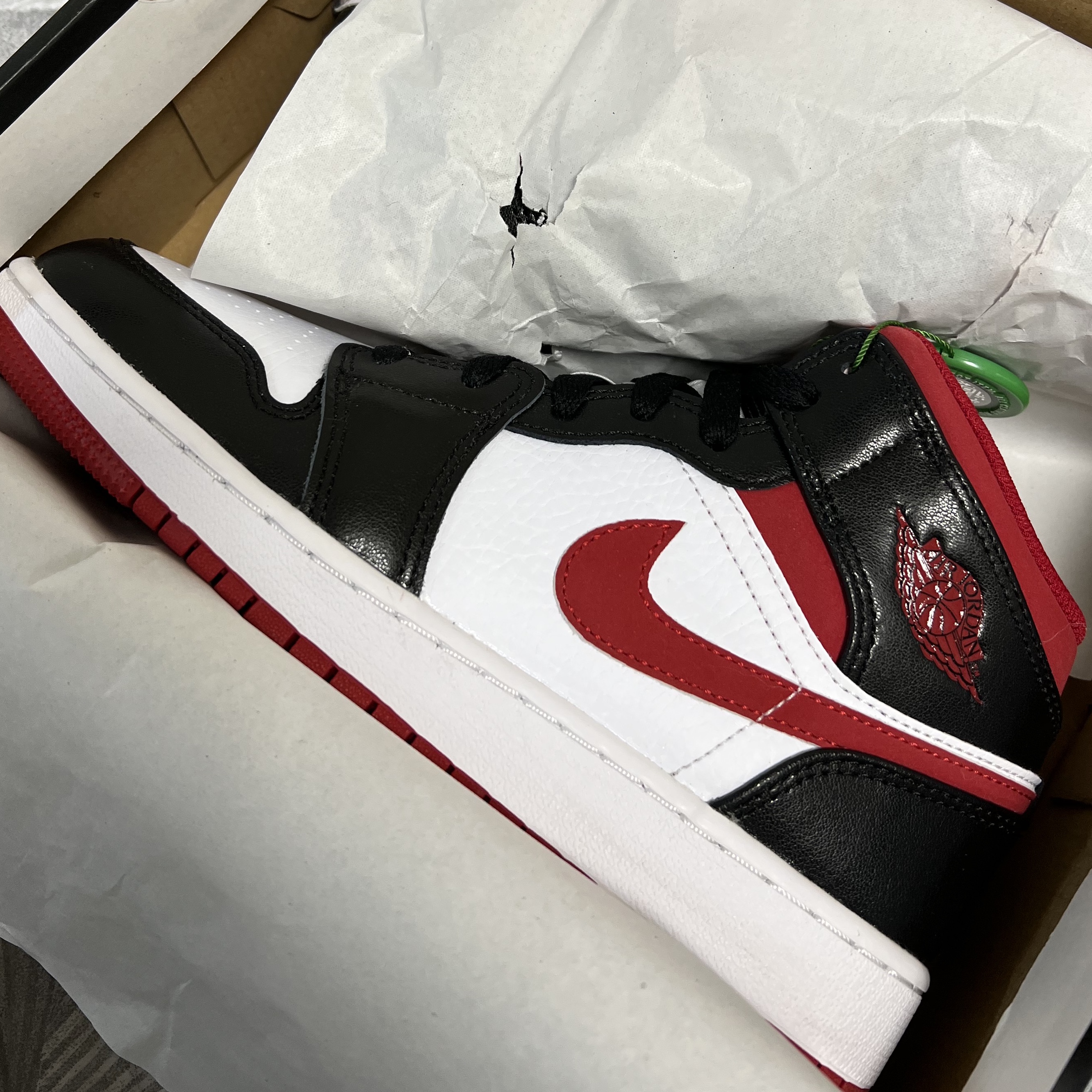 (GS) Jordan 1 Mid Gym Red Black White 착용 스타일 - 2