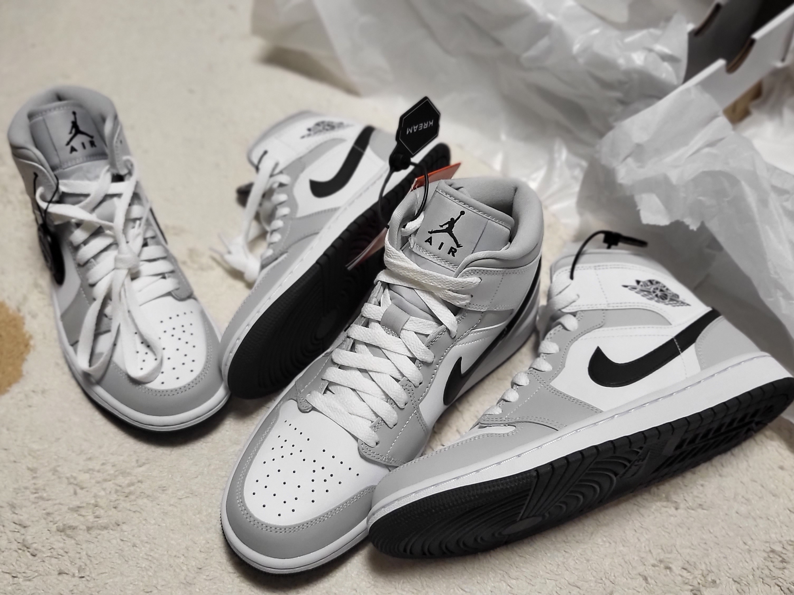 (W) Jordan 1 Mid Grey Fog 착용 스타일 - 1