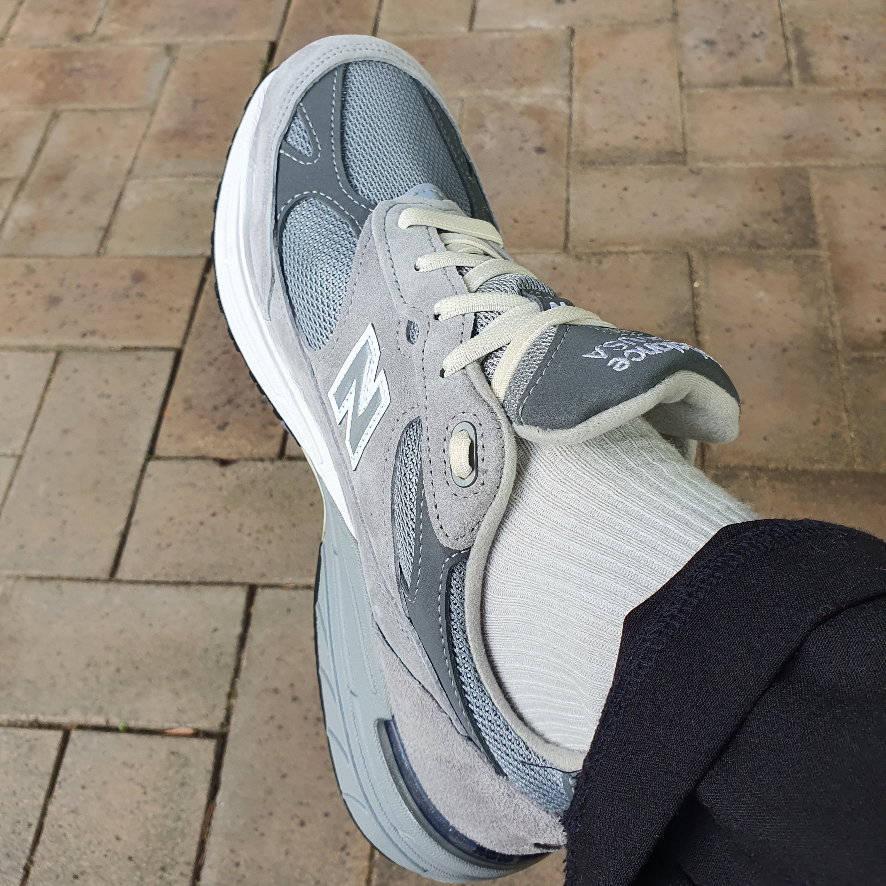 (W) New Balance 993 Made in USA Grey - D Wide 착용 스타일 - 3