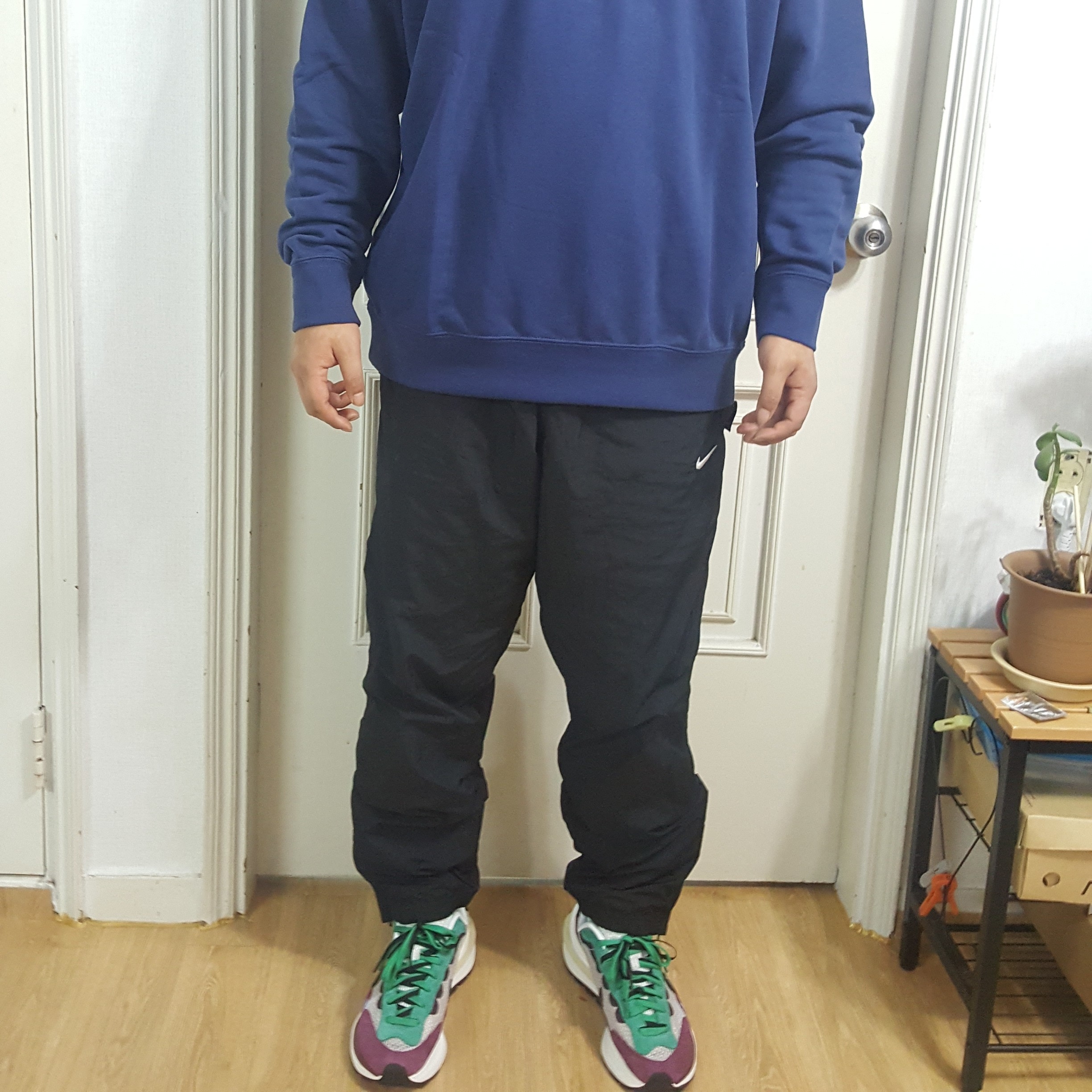 Nike x Sacai VaporWaffle String & Black Villain Red, Nike NRG Solo Swoosh Fleece Pants Black White - Asia 착용 스타일