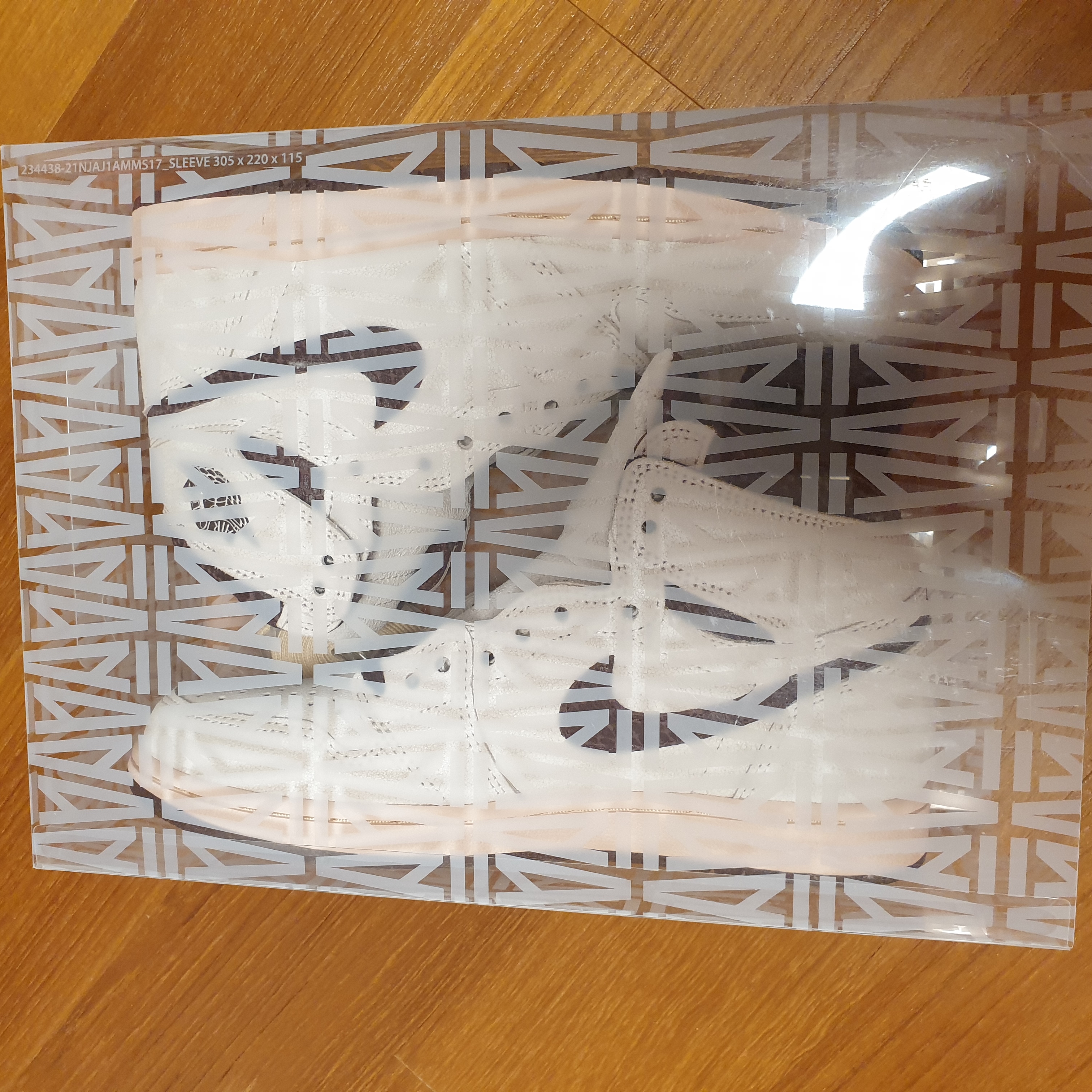 Jordan 1 x A Ma Maniere Retro High OG SP Sail and Burgundy 착용 스타일 - 4