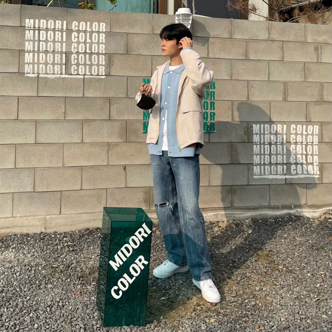 Nike x Supreme Air Force 1 Low White, IAB Studio x Obey Archer Cardigan Blue 착용 스타일