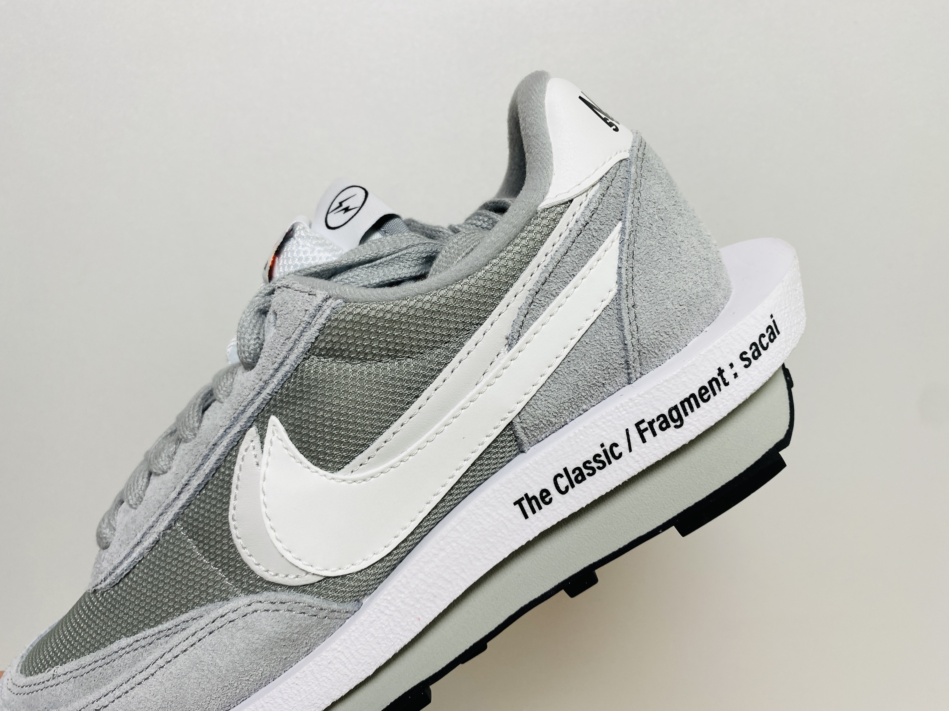 Nike x Sacai x Fragment LDWaffle Light Smoke Grey 착용 스타일 - 3