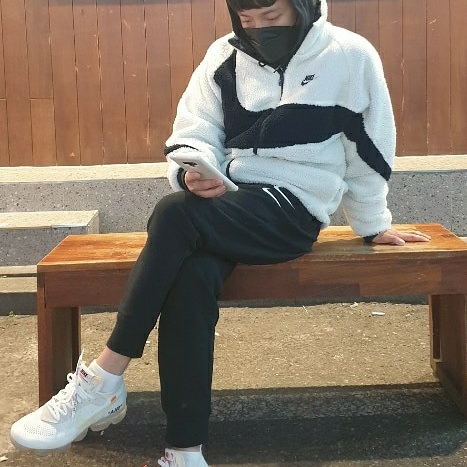 Nike x Off-White Air VaporMax V2 White, Nike Big Swoosh Full Zip Jacket White Navy 착용 스타일