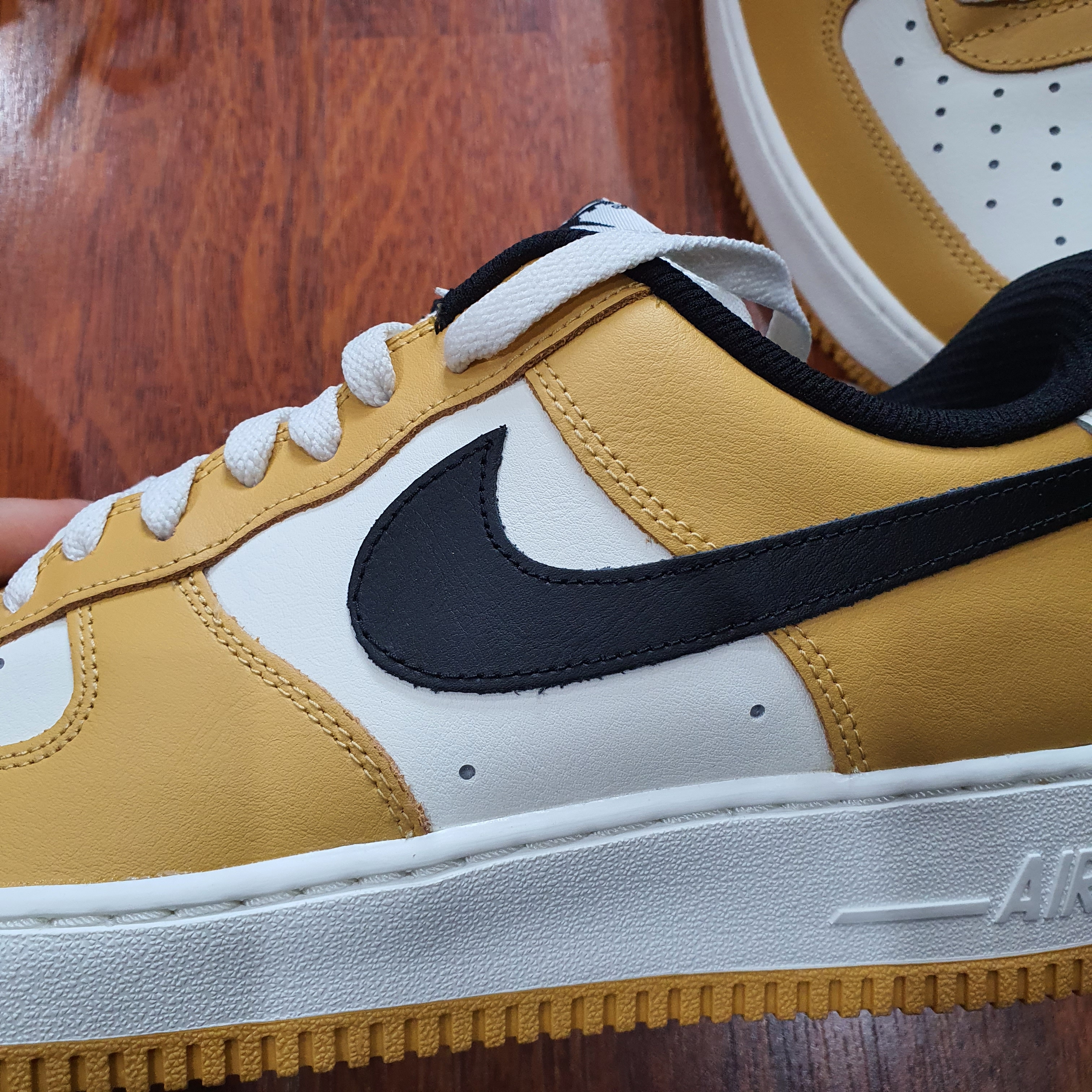 Nike Air Force 1 '07 Low White, Jordan 1 Retro High Rookie of the Year 착용 스타일 - 3