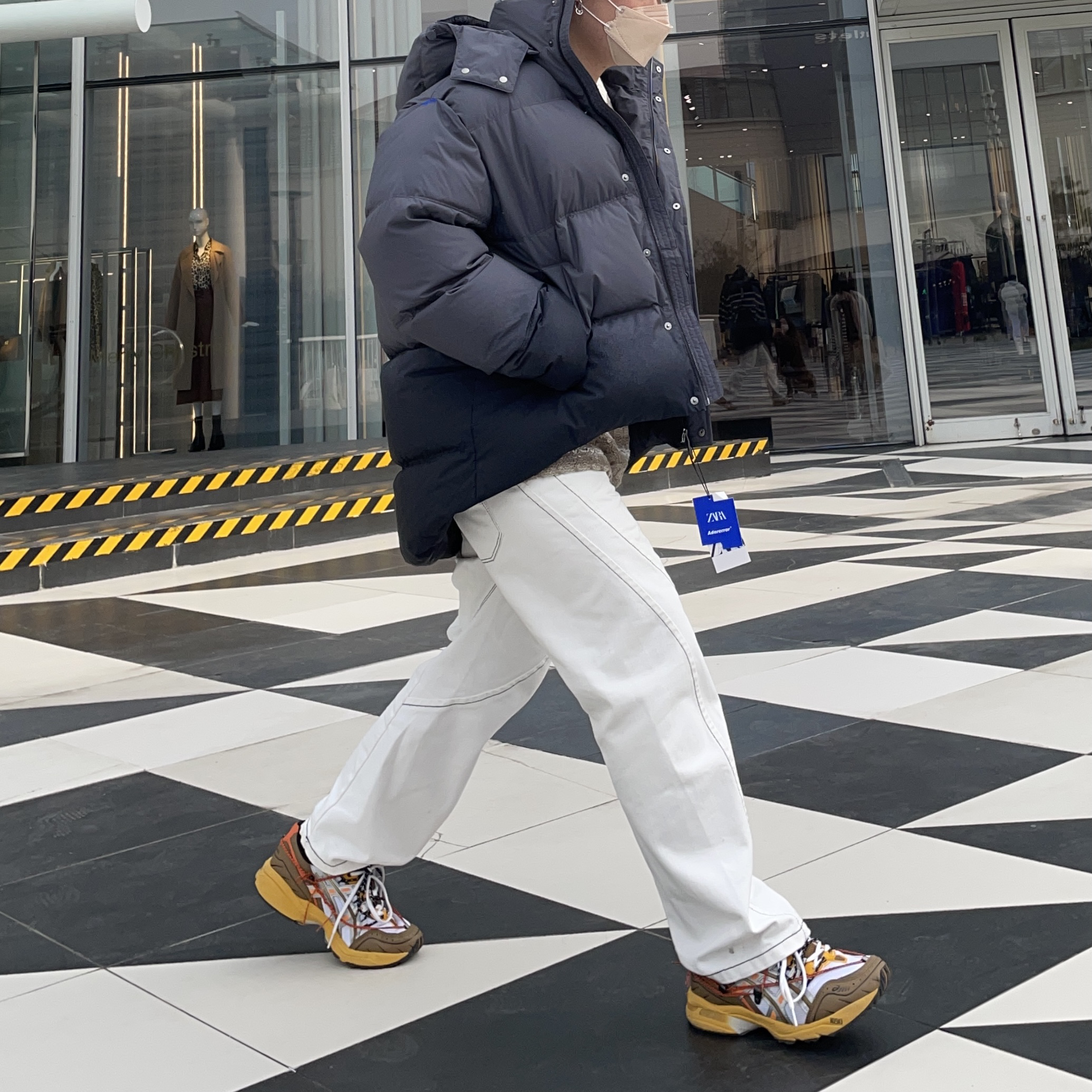Zara x Ader Error Puffer Jacket Grey, Asics x Andersson Bell Gel-1090 White Orange 착용 스타일