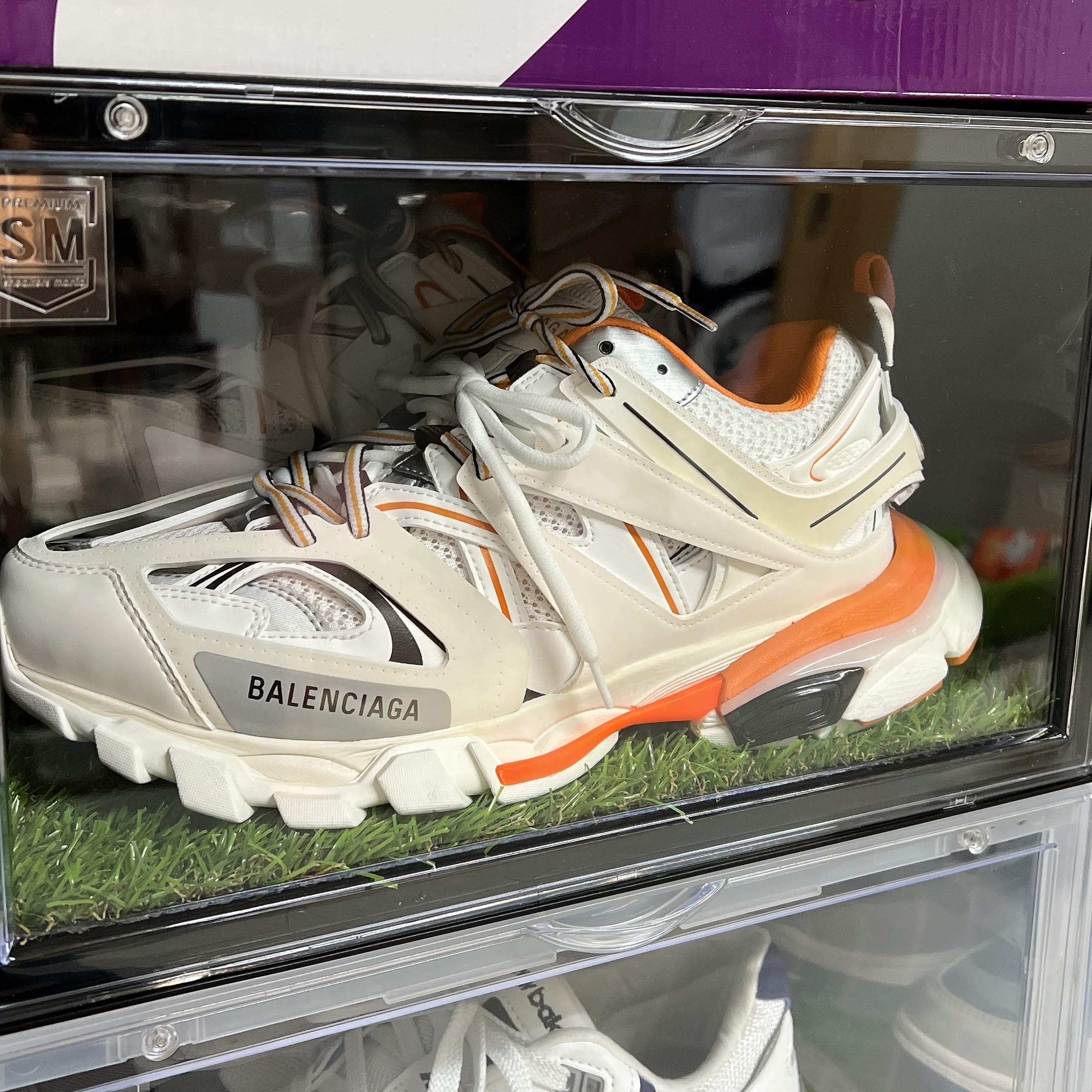 Balenciaga Track Sneakers White Orange 2019 착용 스타일 - 2