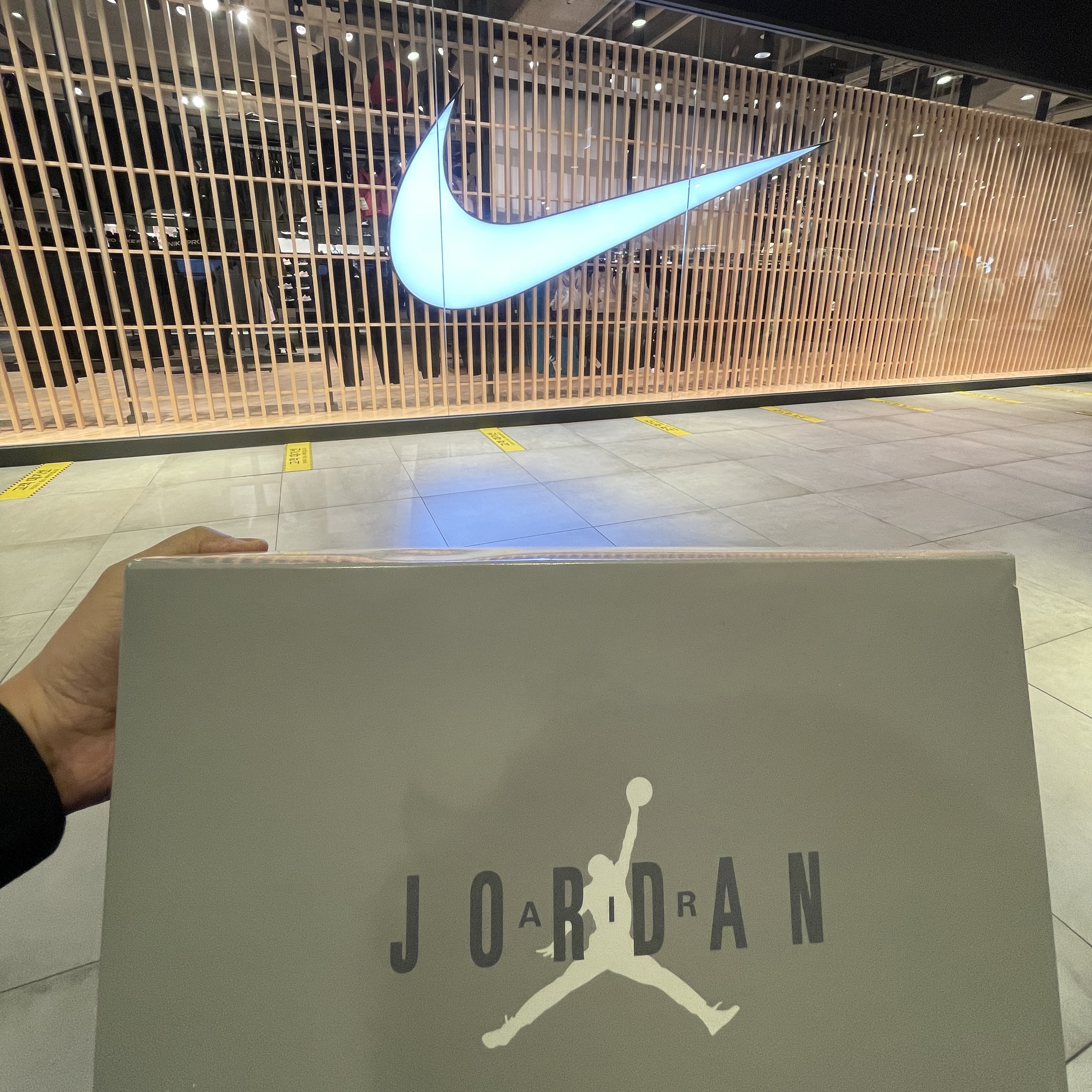Jordan 11 Retro Cool Grey 2021 착용 스타일 - 1