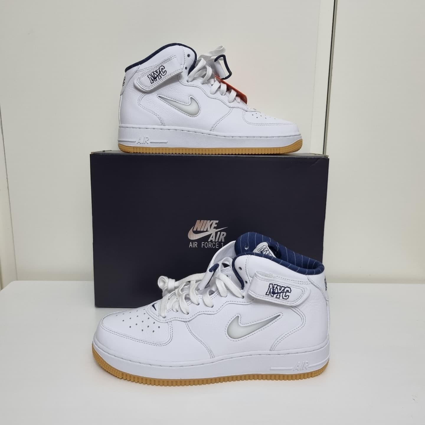 Nike Air Force 1 Mid QS NYC White Midnight Navy 착용 스타일 - 1