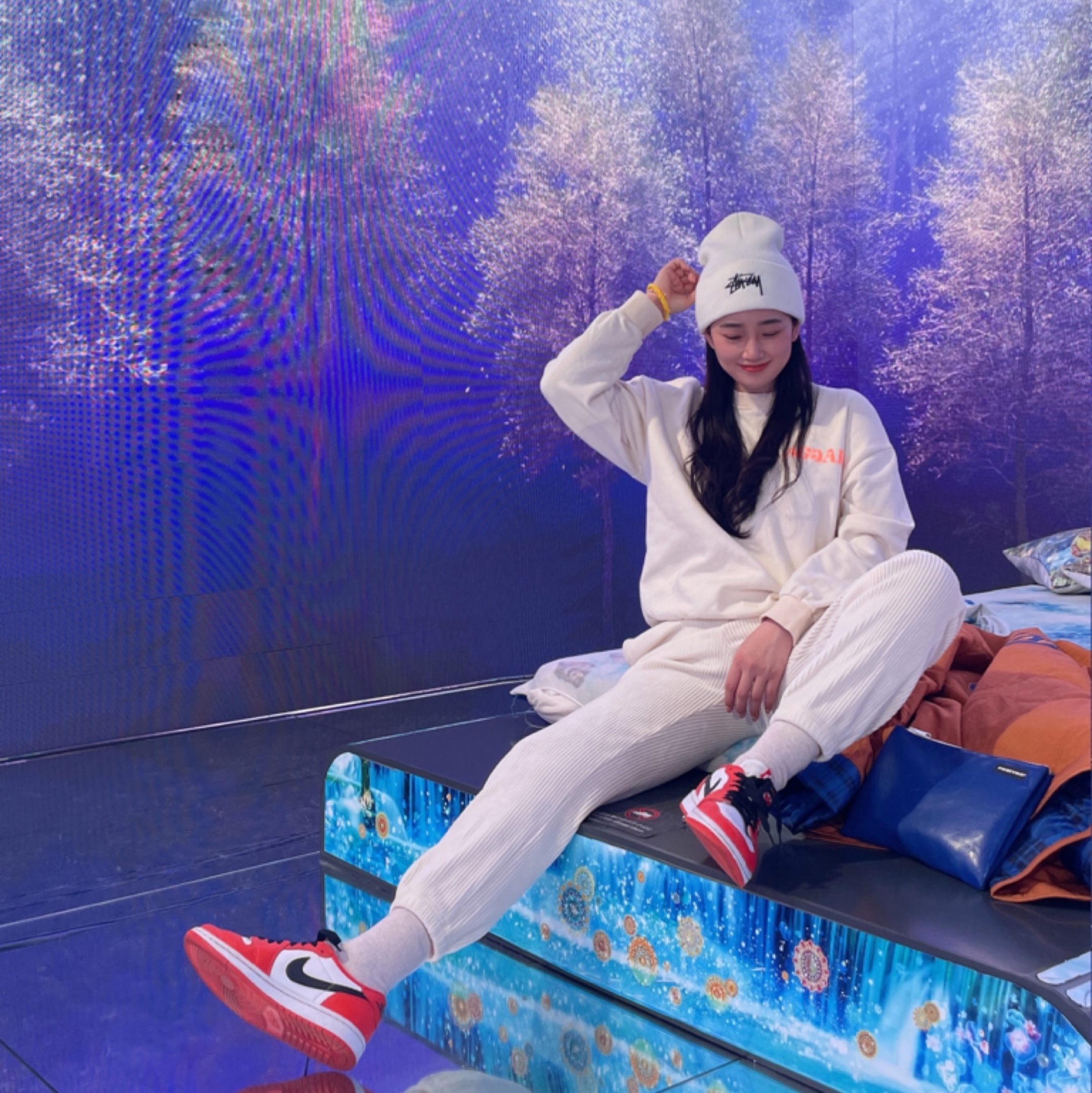 (W) Jordan 1 Low OG Starfish, Nike x Stussy Cuff Beanie White 착용 스타일 - 3