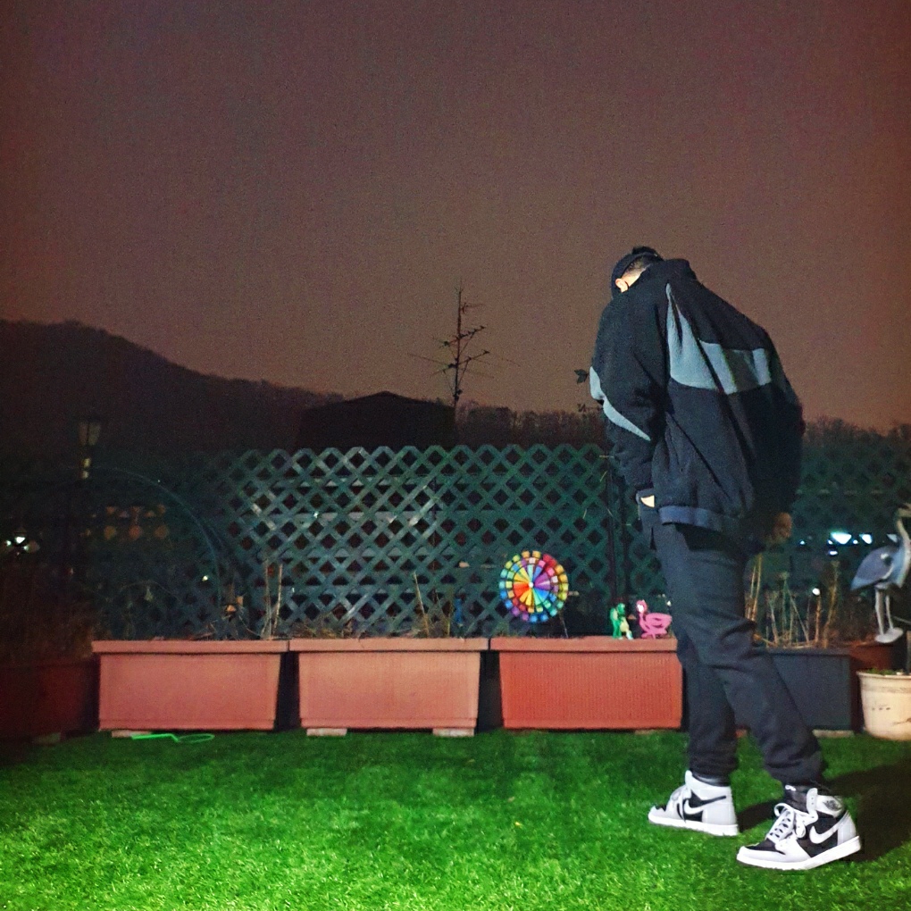 Jordan 1 Retro High OG Shadow 2.0, Nike Big Swoosh Full Zip Jacket Black Anthracite 착용 스타일 - 2