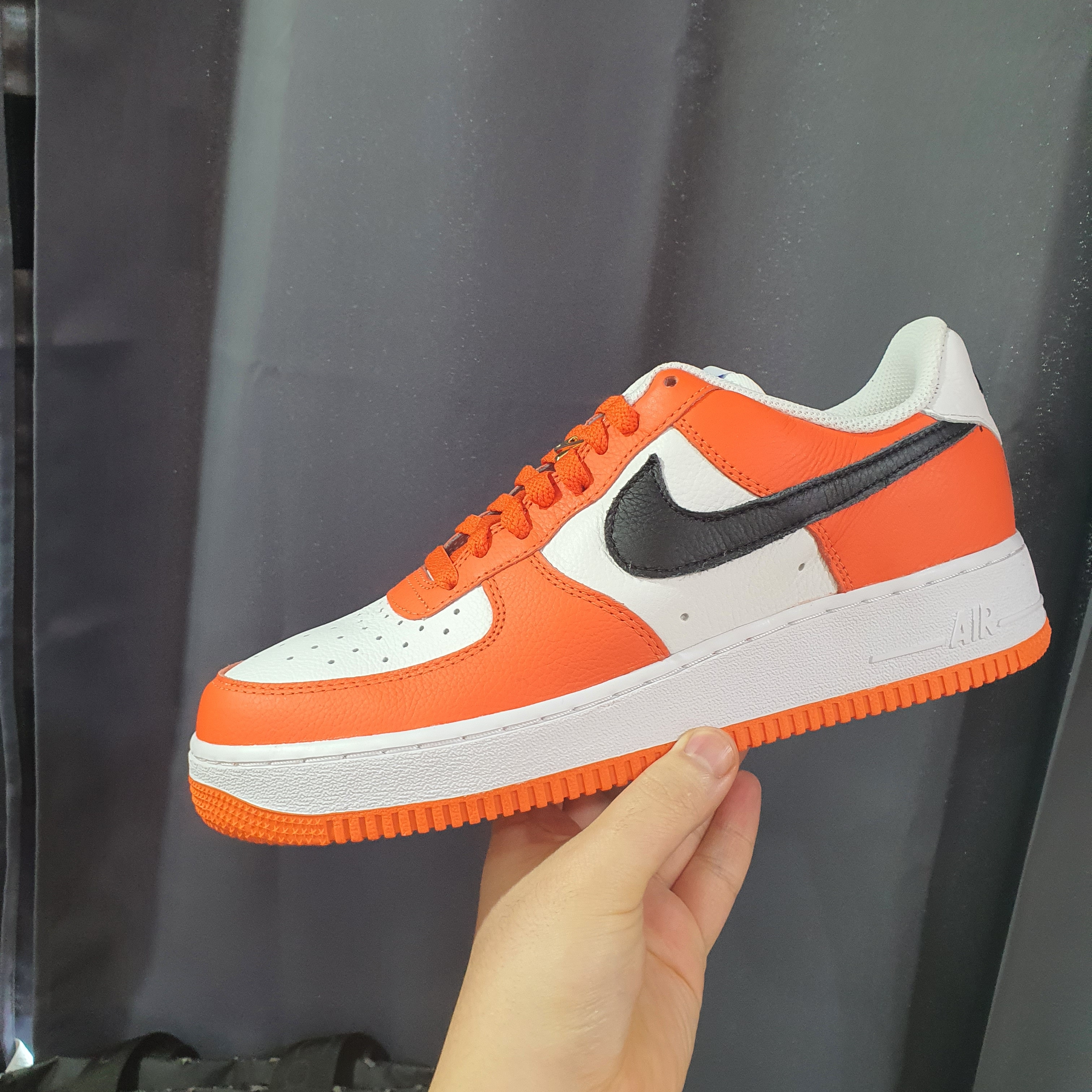 Nike Air Force 1 '07 Low White, Jordan 1 Low OG Starfish 착용 스타일 - 1