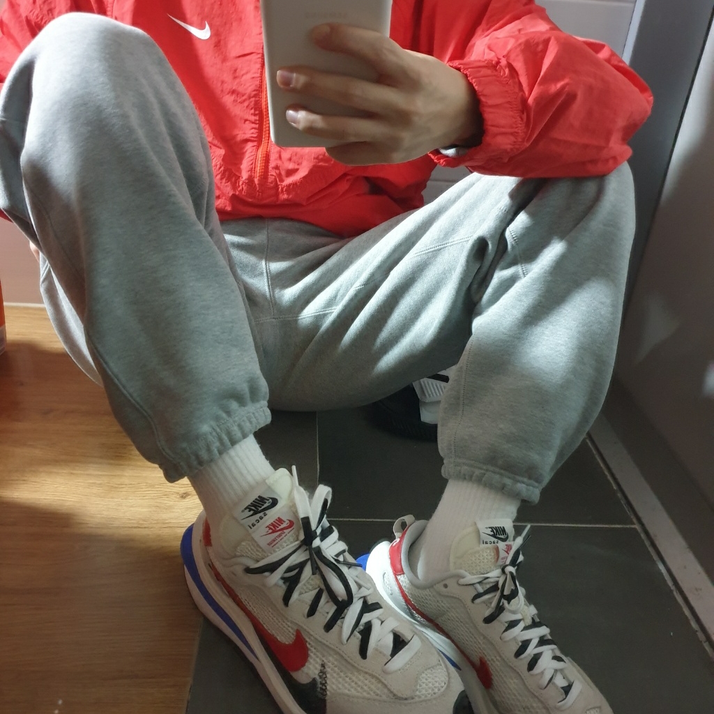 Nike x Stussy NRG ZR Fleece Pants Heather Grey - US/EU, Nike x Stussy Windrunner Jacket Habanero Red 착용 스타일