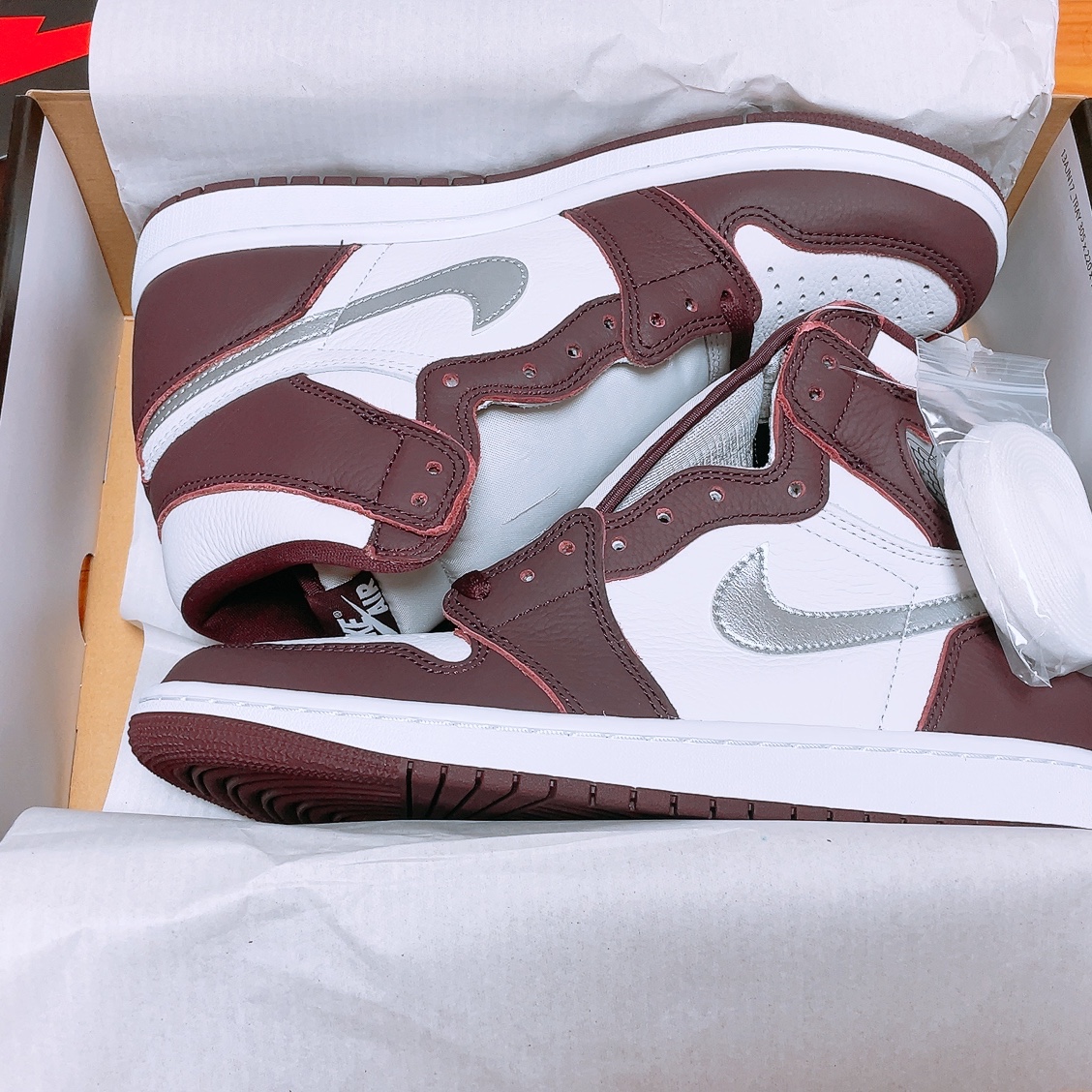Jordan 1 Retro High OG Bordeaux 착용 스타일 - 1
